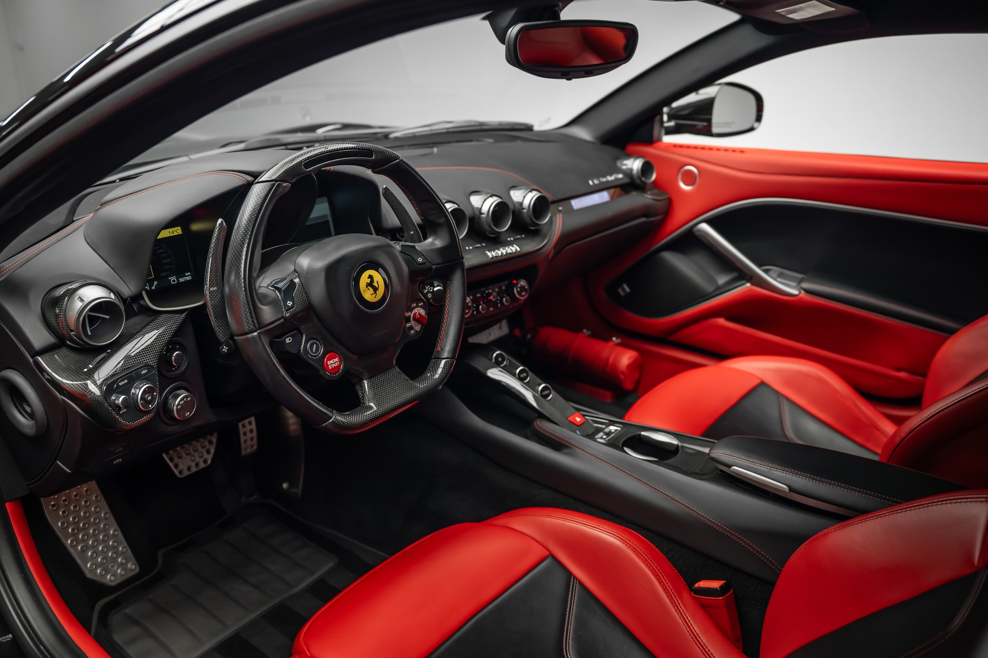 FERRARI * F12 * FULL CARBON INNEN * FRISCH AB FERRARI SERVICE * LEASING AB 1333.- *-image-12