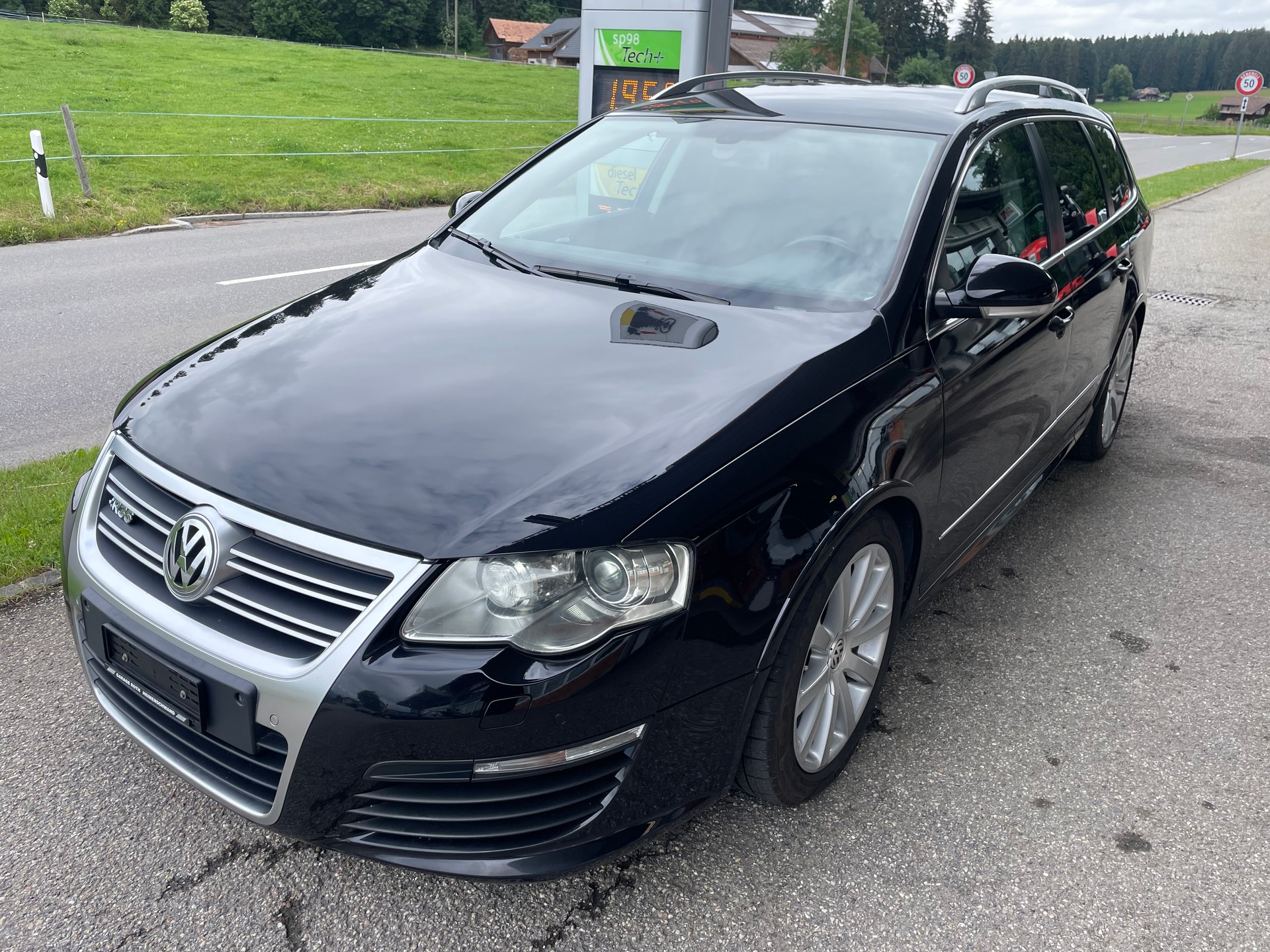 VW Passat Variant R36 4Motion-image-0