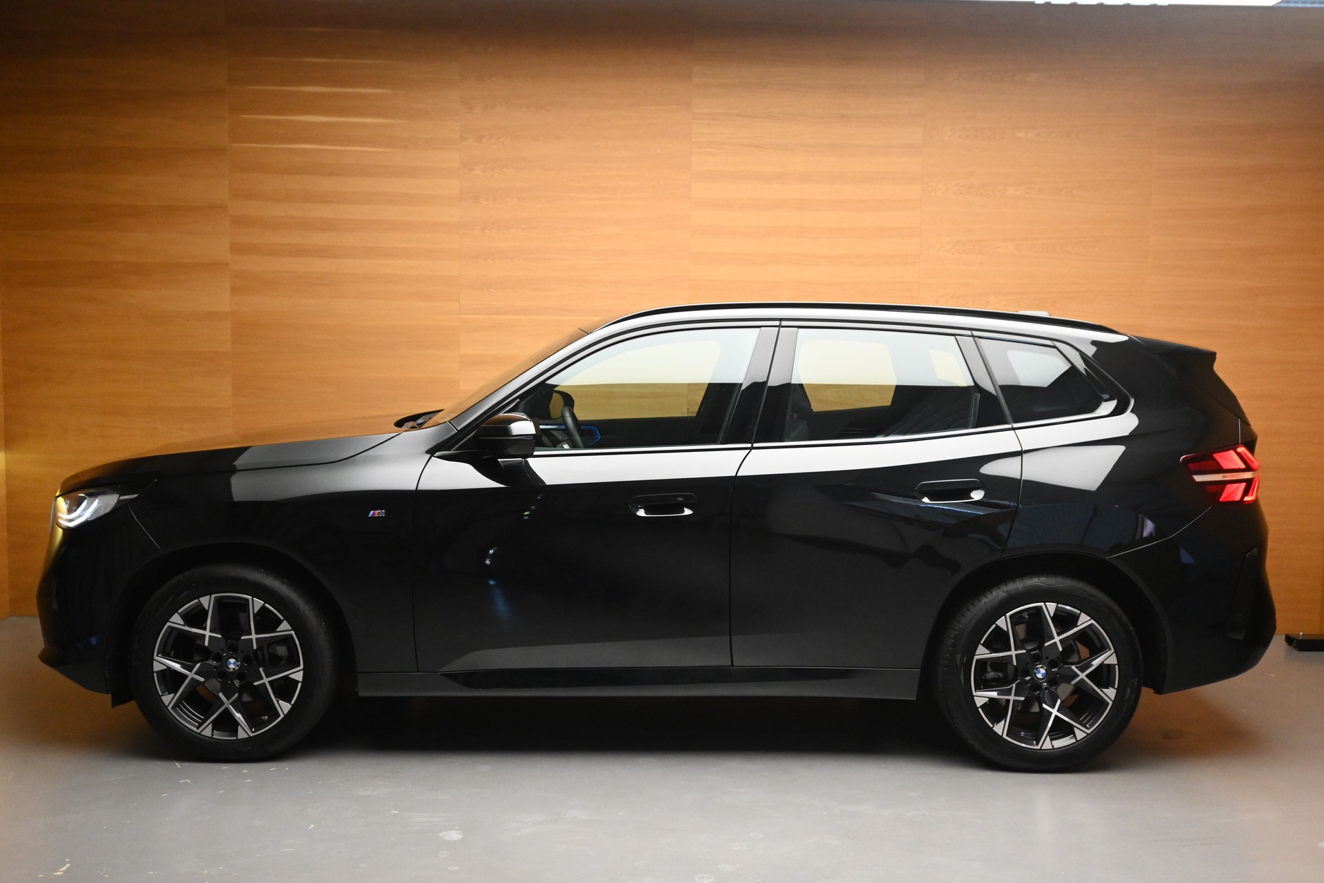 BMW X3 20d xDrive M-Sport-showroom-element-3