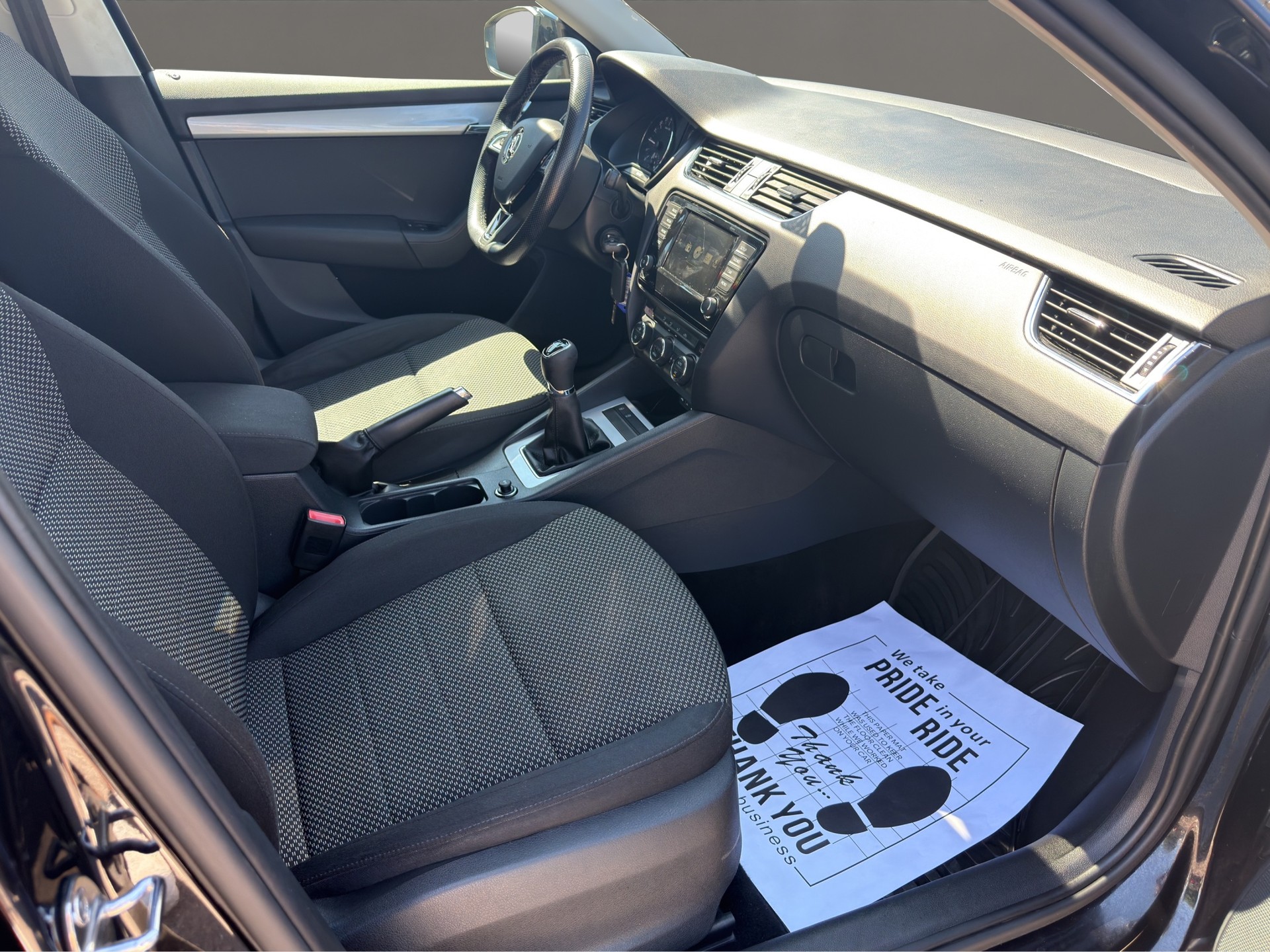 SKODA Octavia Combi 1.6 TDI Swiss Joy-image-10