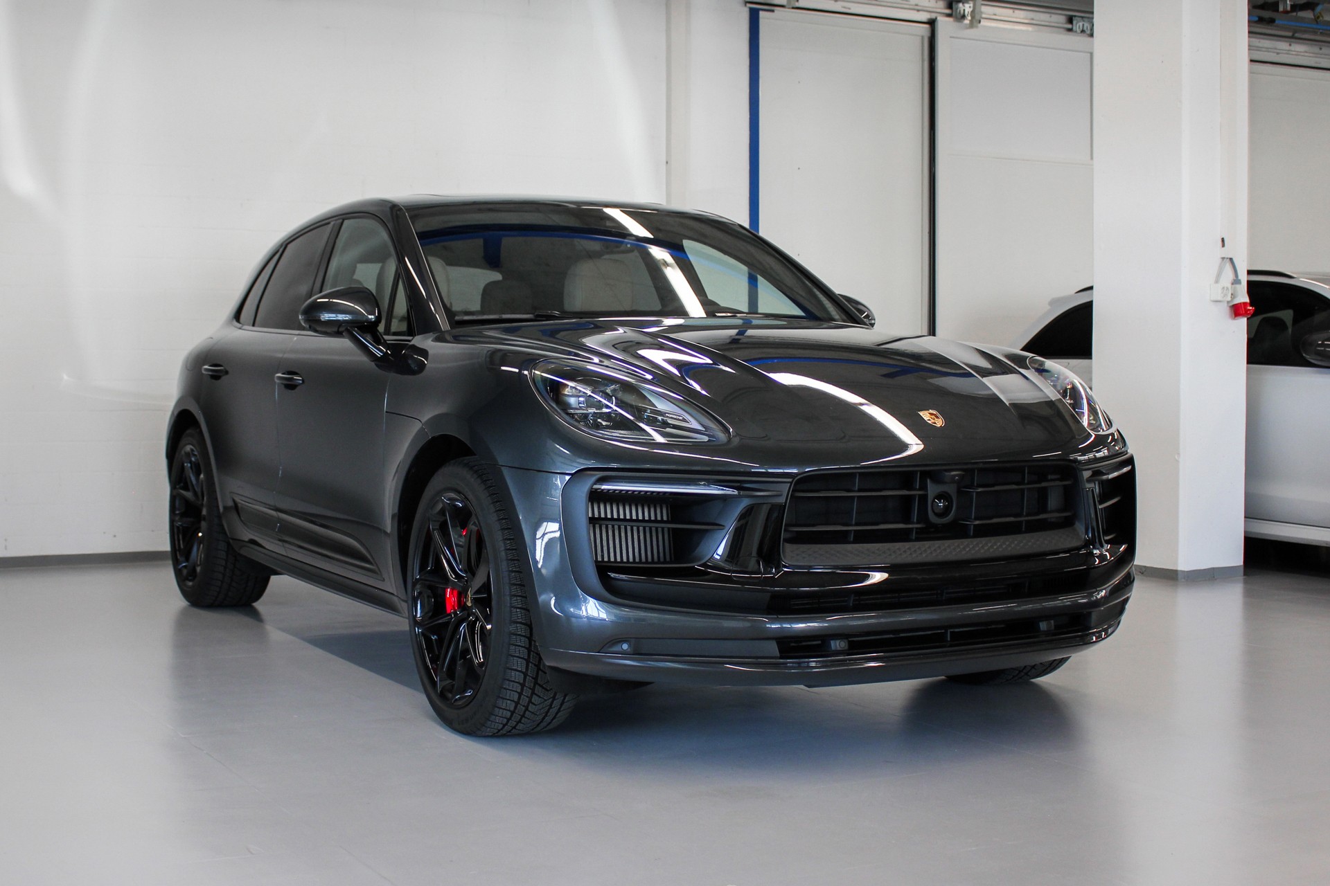 PORSCHE Macan GTS PDK-showroom-element-2