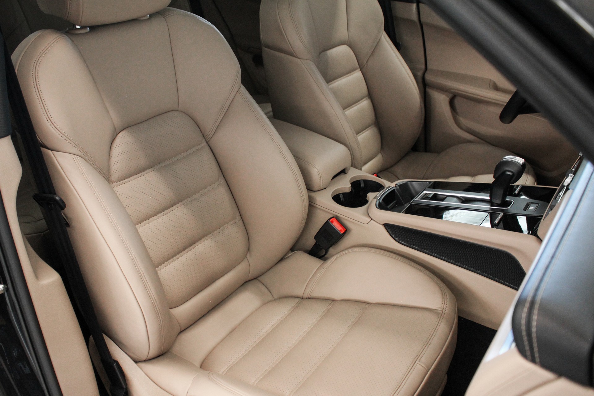 PORSCHE Macan GTS PDK-image-12