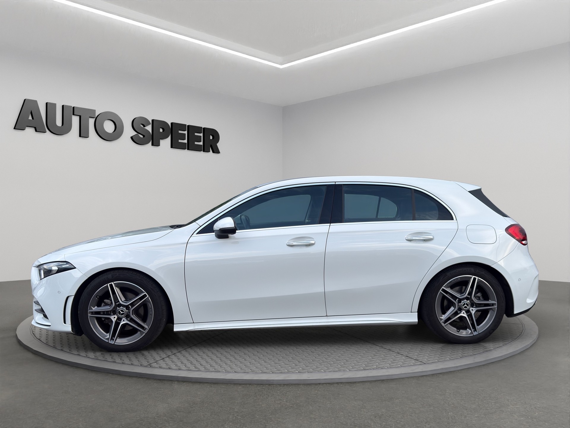 MERCEDES-BENZ A 200 AMG Line-showroom-element-1