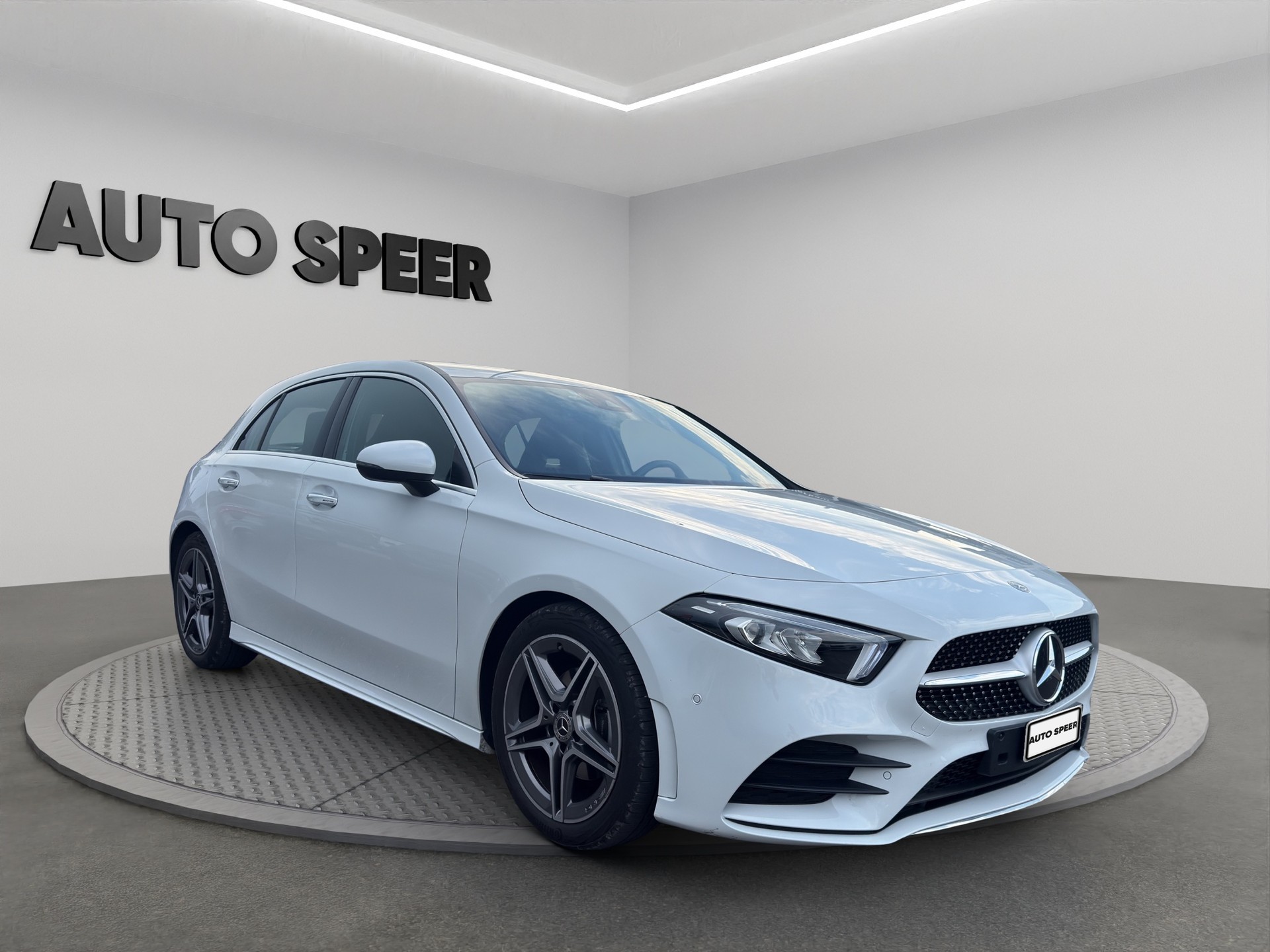 MERCEDES-BENZ A 200 AMG Line-showroom-element-3
