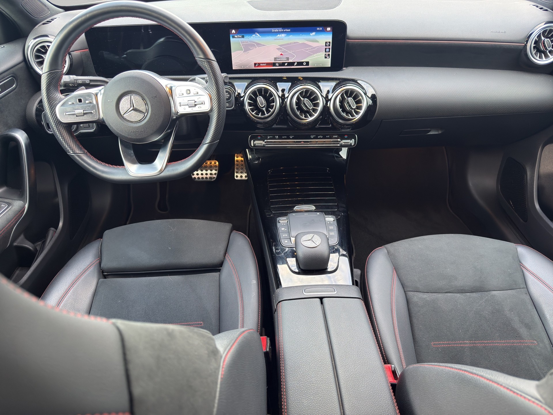 MERCEDES-BENZ A 200 AMG Line-image-10