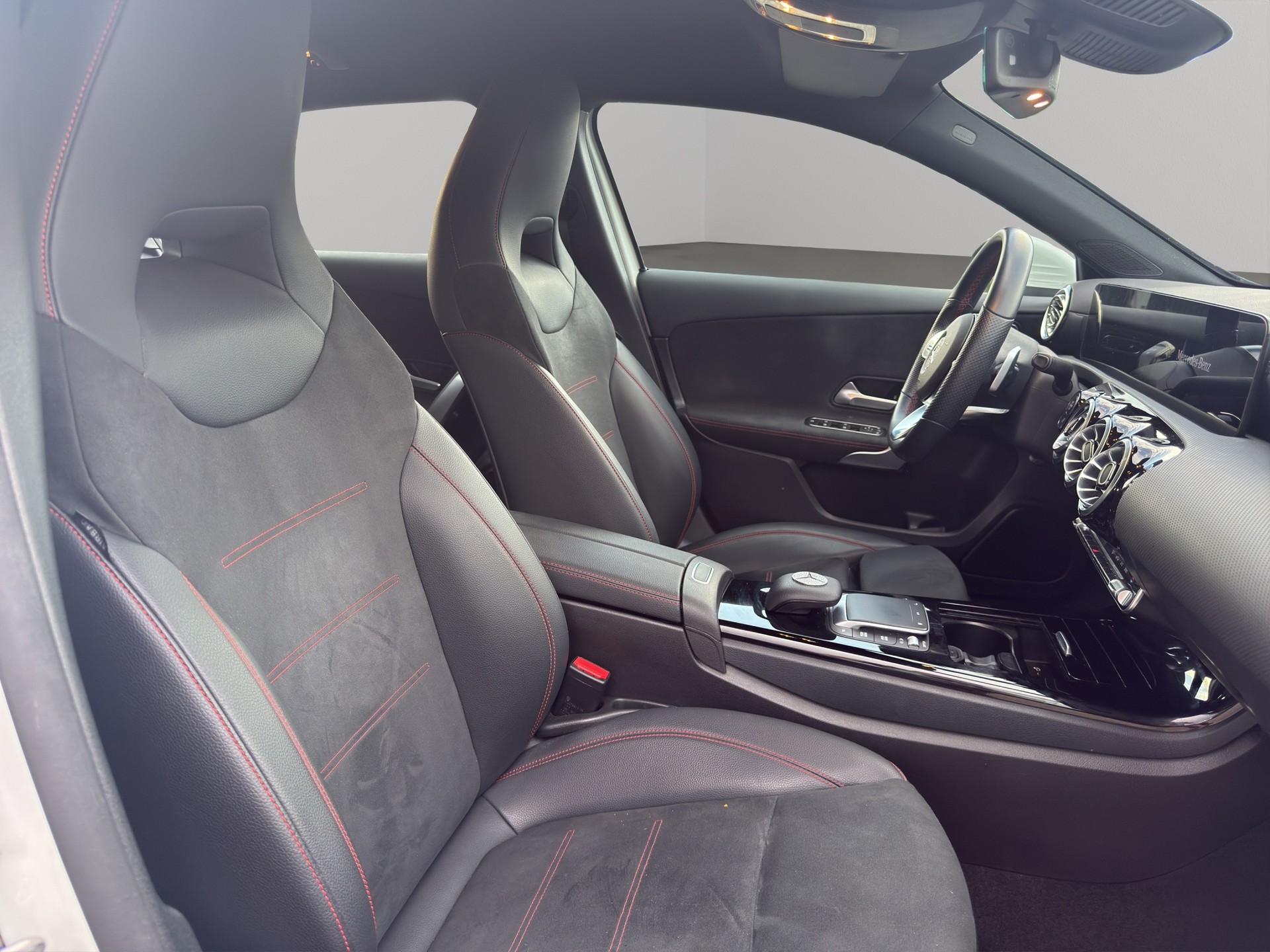 MERCEDES-BENZ A 200 AMG Line-image-8