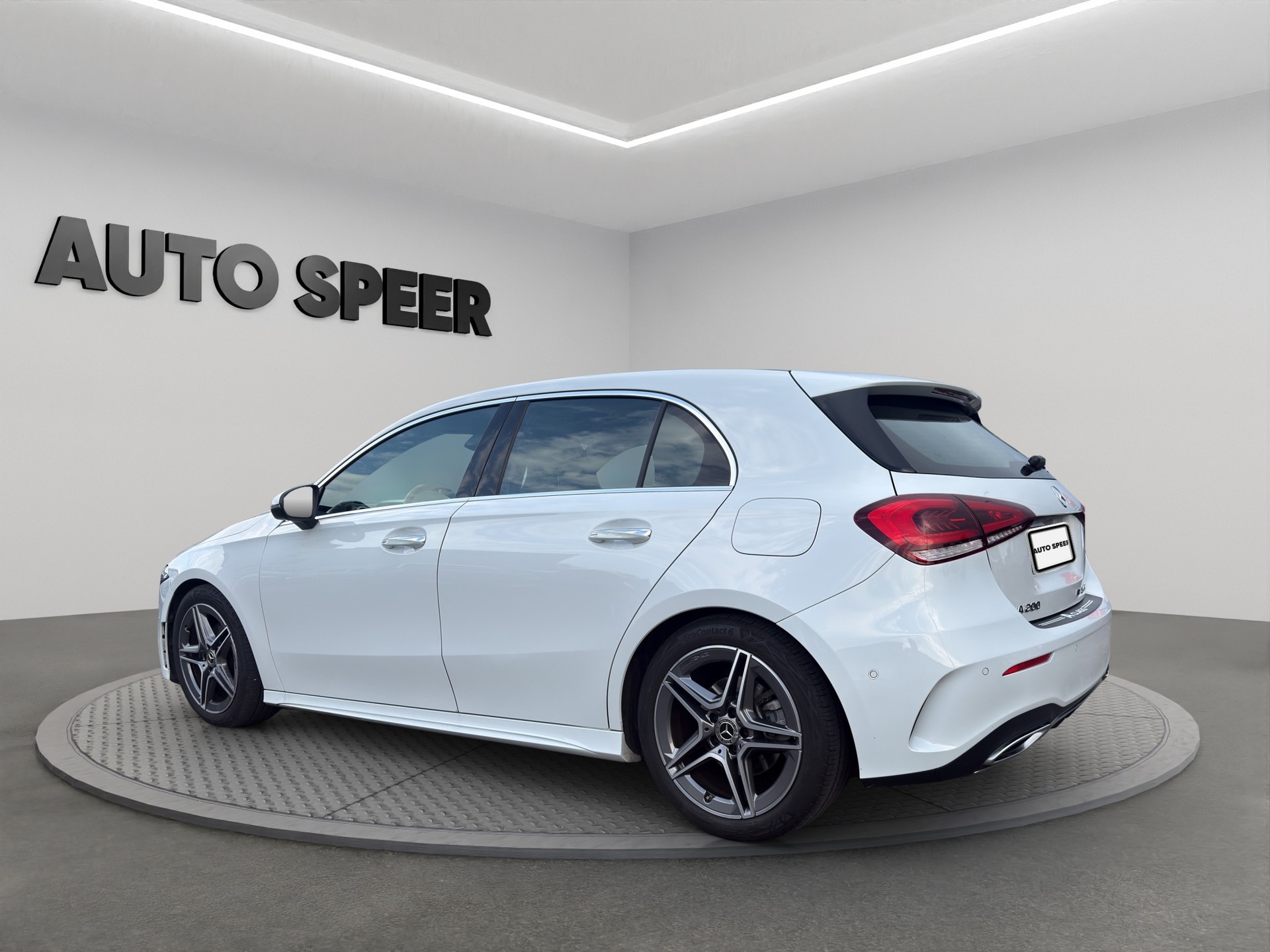 MERCEDES-BENZ A 200 AMG Line-image-5