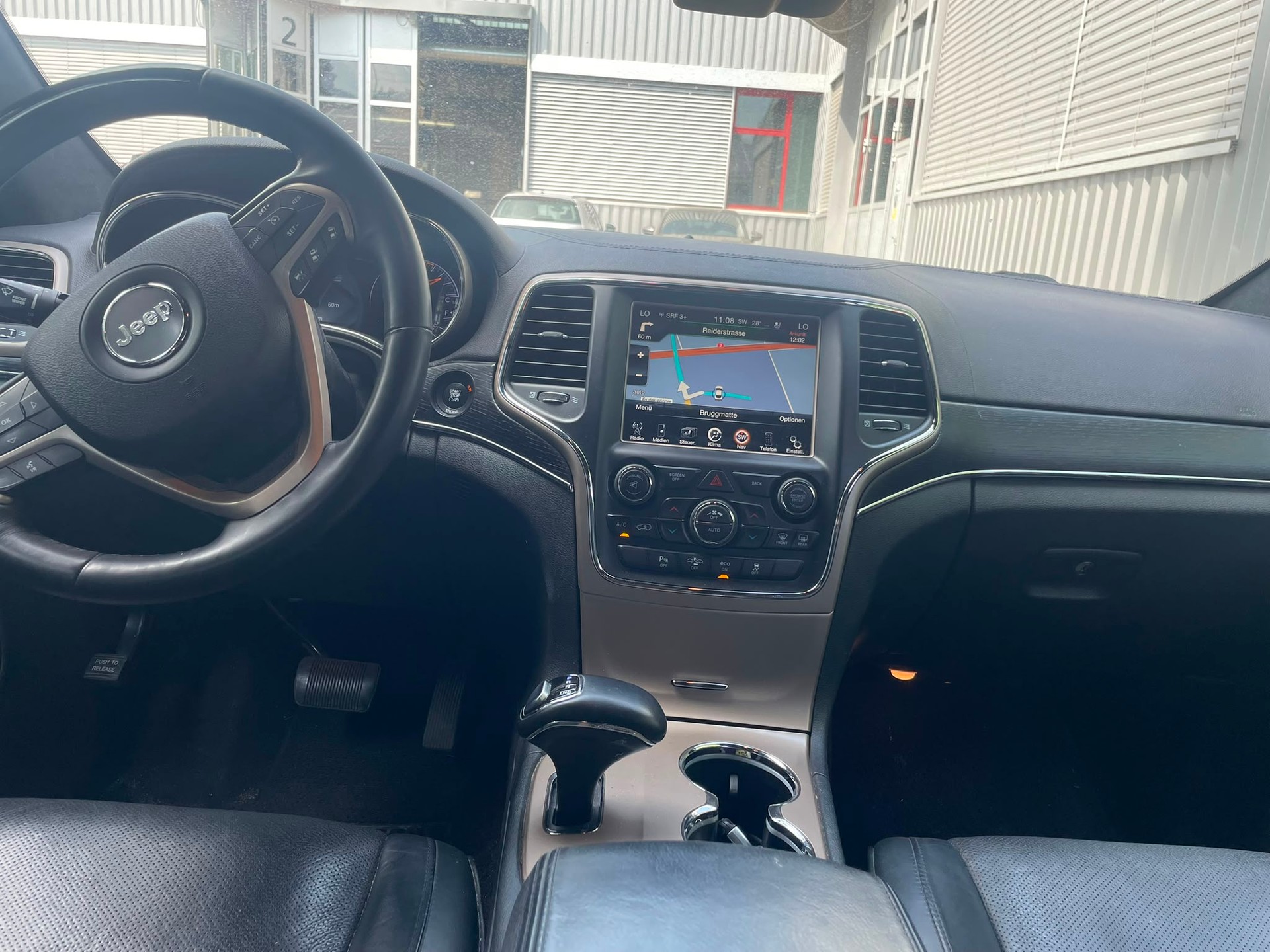 JEEP Grand Cherokee 3.0 CRD Summit Automatic-image-6