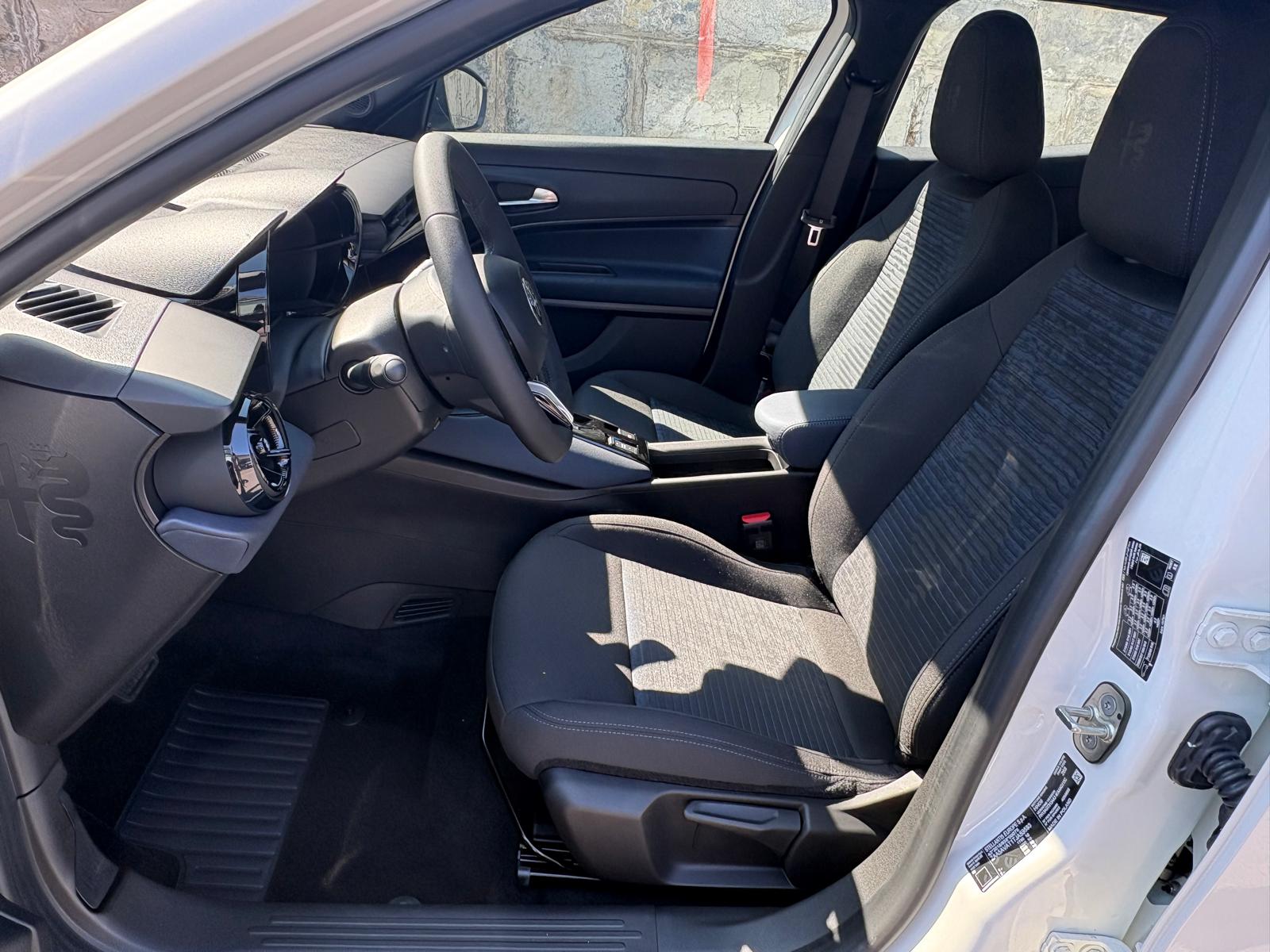 ALFA ROMEO Junior 1.2 48V Hybrid Junior-image-6