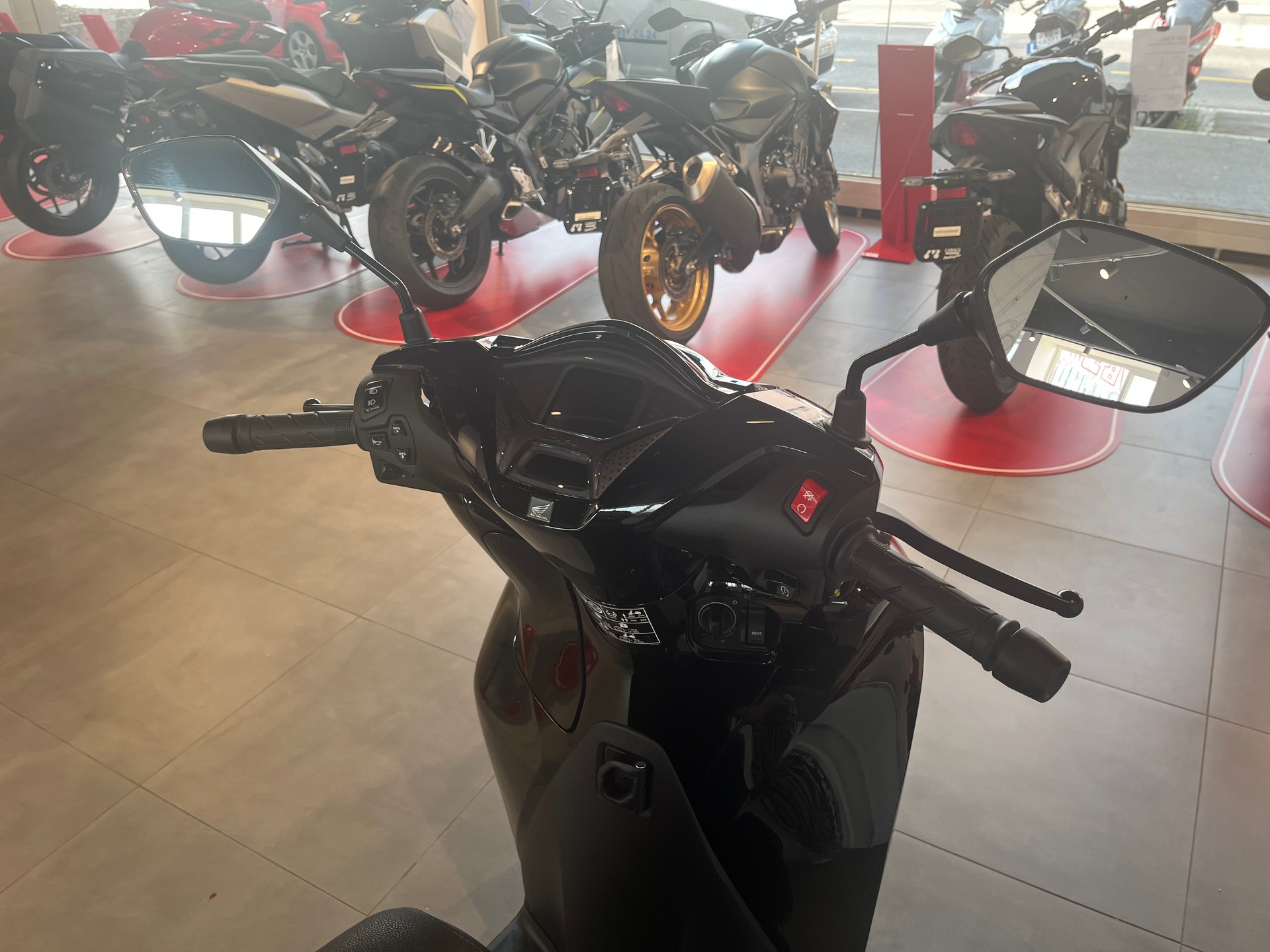 HONDA SH 350-image-9