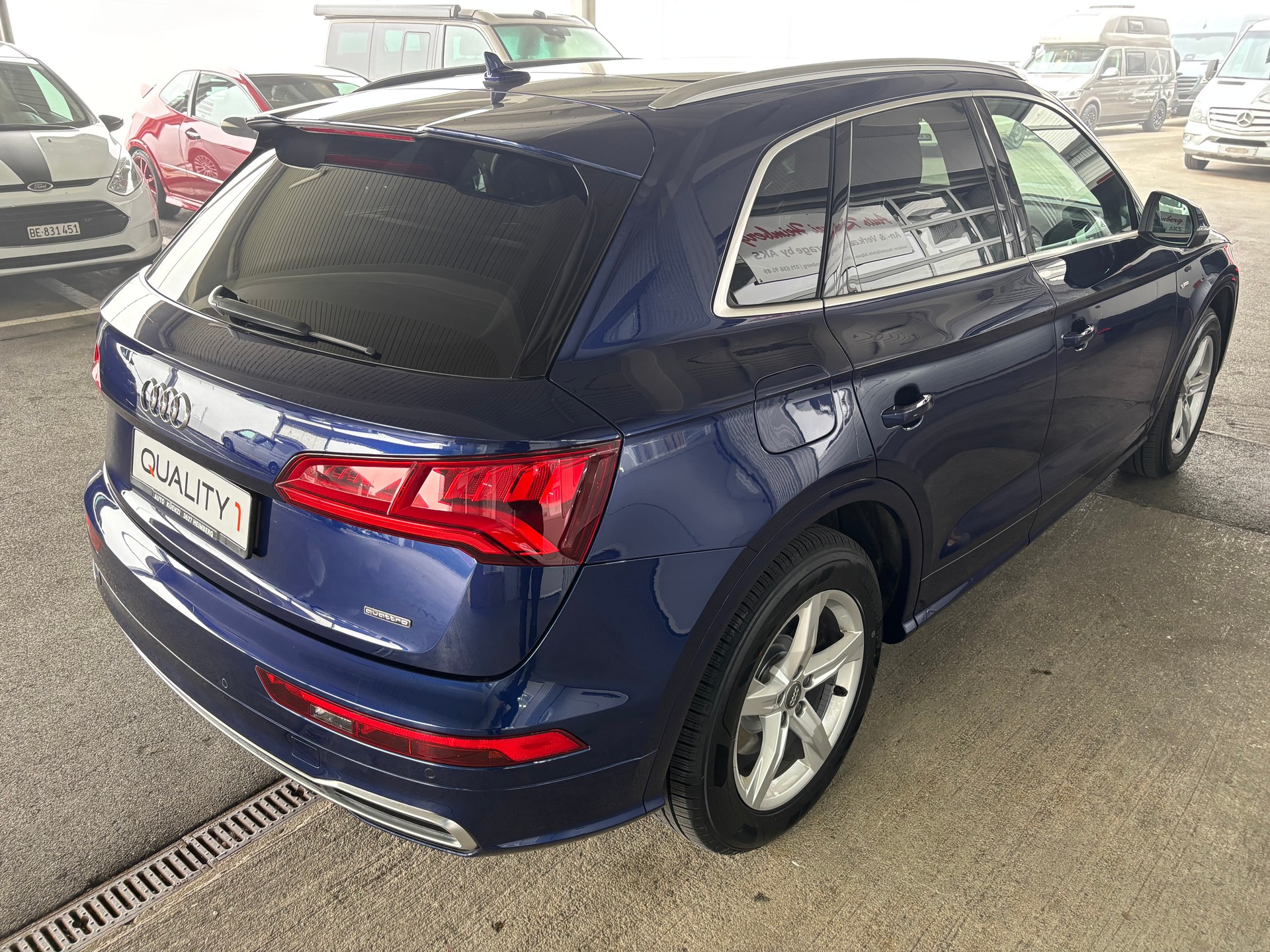 AUDI Q5 2.0 TFSI sport quattro S-tronic-showroom-element-3