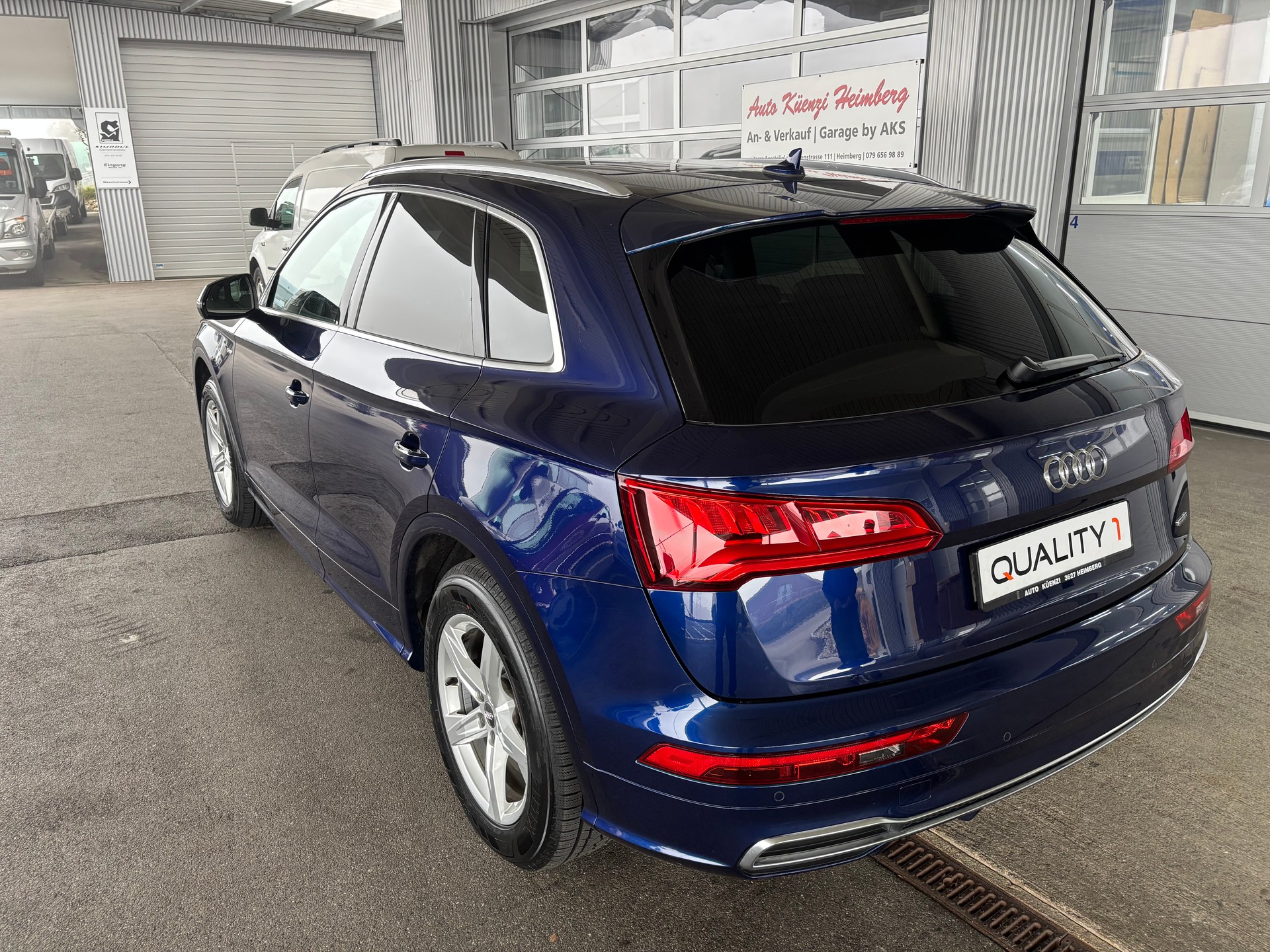 AUDI Q5 2.0 TFSI sport quattro S-tronic-showroom-element-2