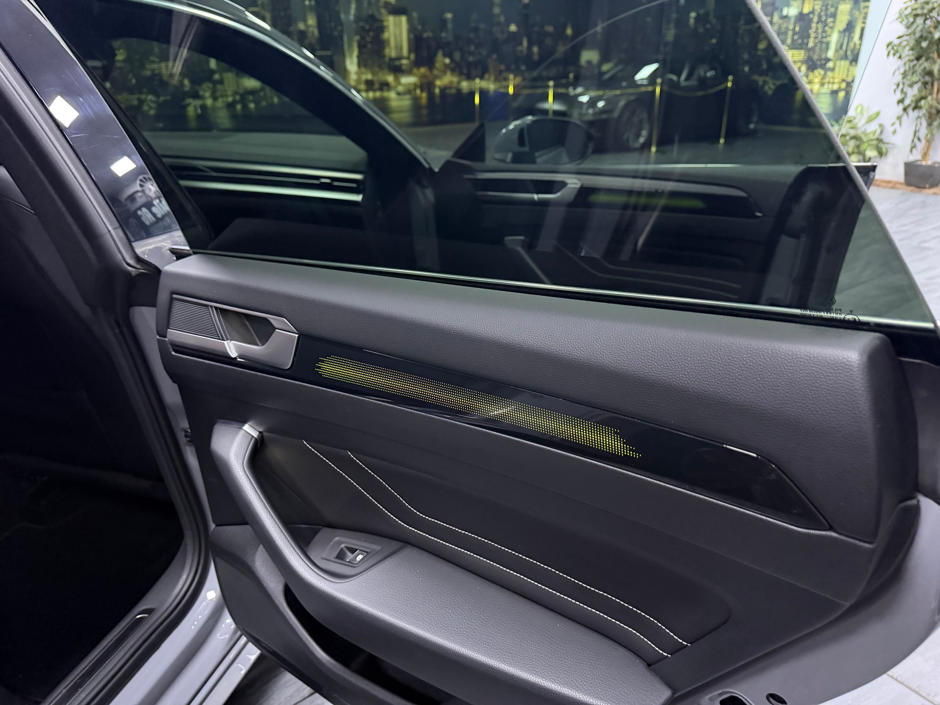 VW Arteon 2.0 TDI R-Line 4Motion DSG / Sitz Masagge / Leasing ab 299.- Monate-image-18