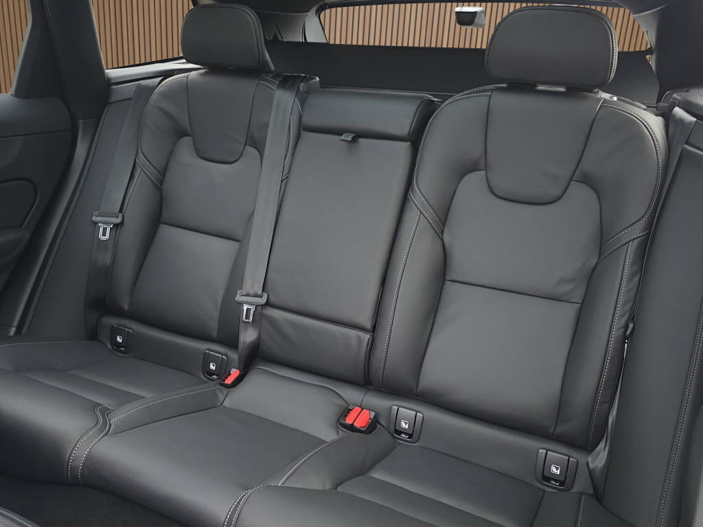VOLVO XC60 2.0 T8 TE Black Edition eAWD-image-20