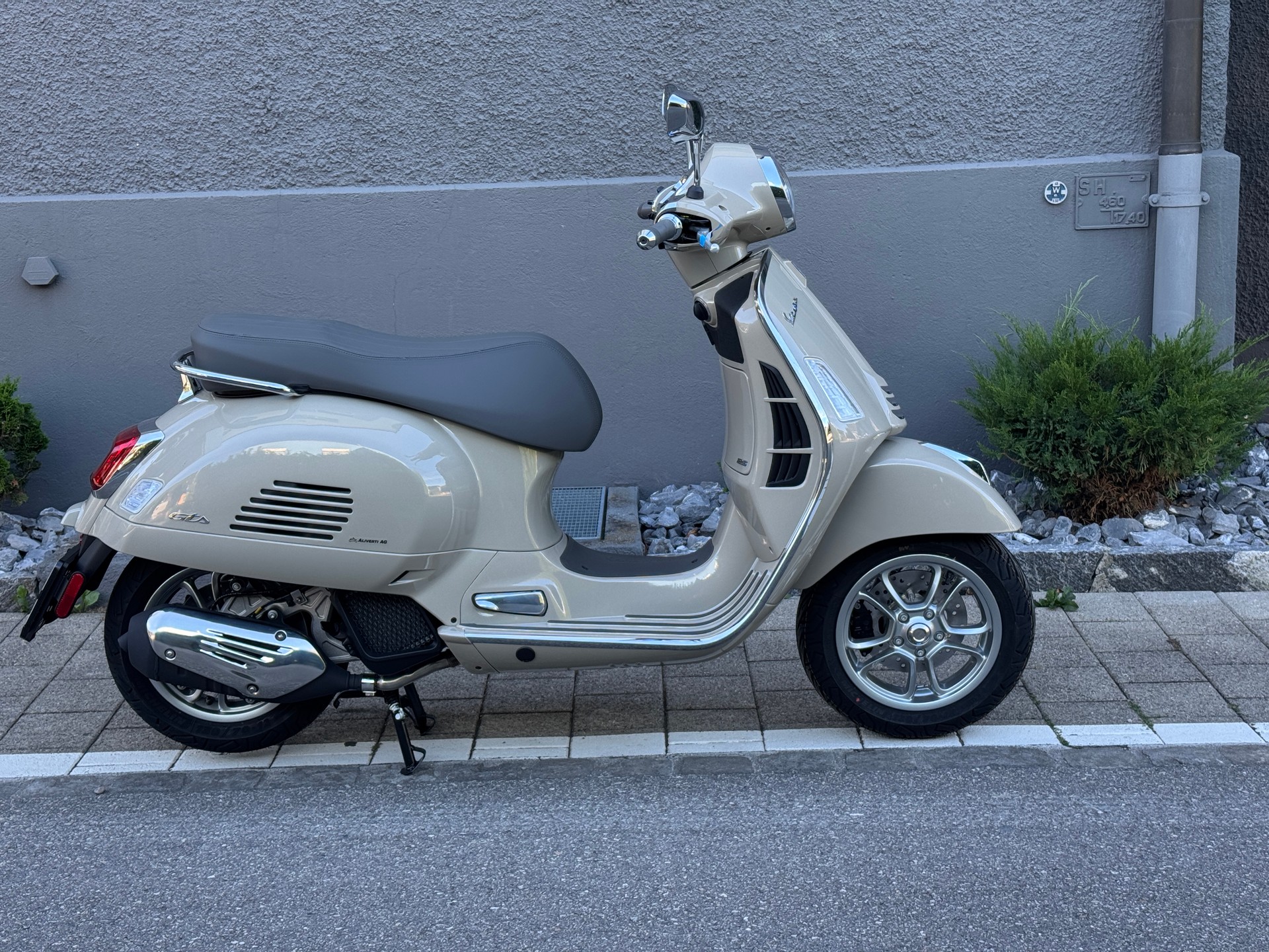 PIAGGIO Vespa GTS 125 RST Euro 5+-image-11