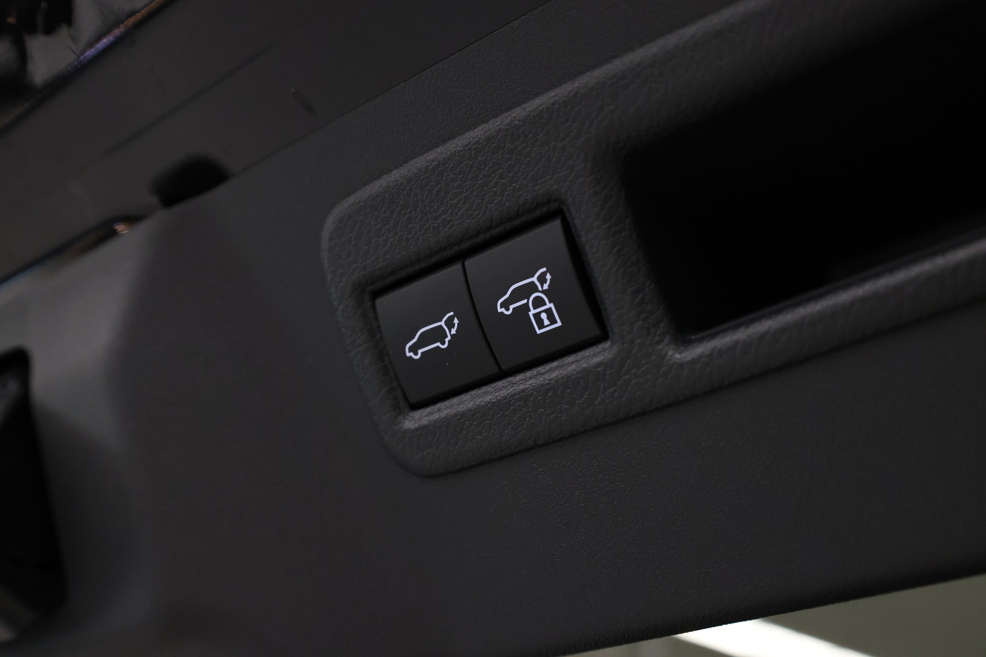 TOYOTA C-HR+ Style ICON FWD-image-15