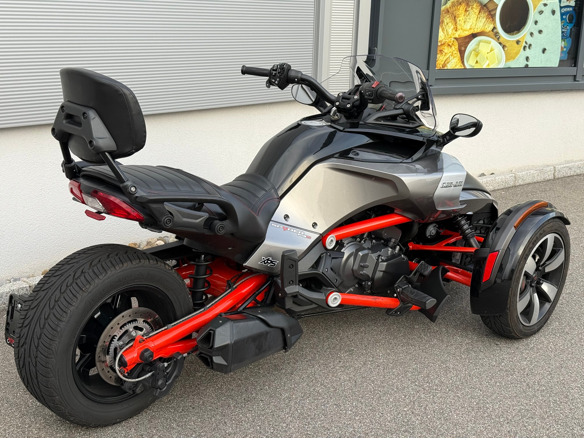 CAN-AM Spyder F3-S SM6-showroom-element-3