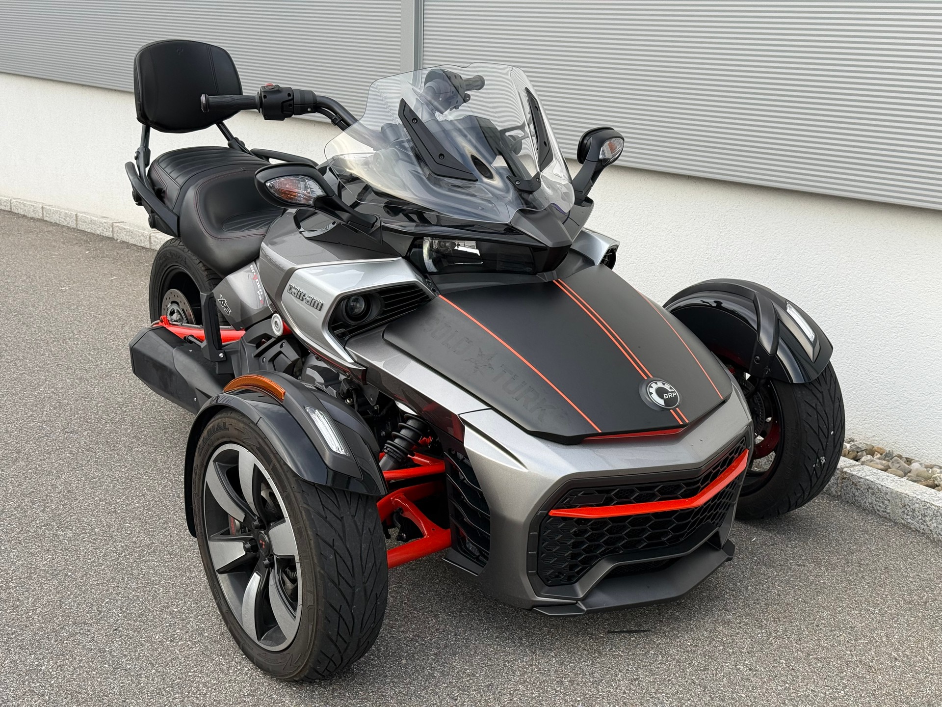 CAN-AM Spyder F3-S SM6-showroom-element-1