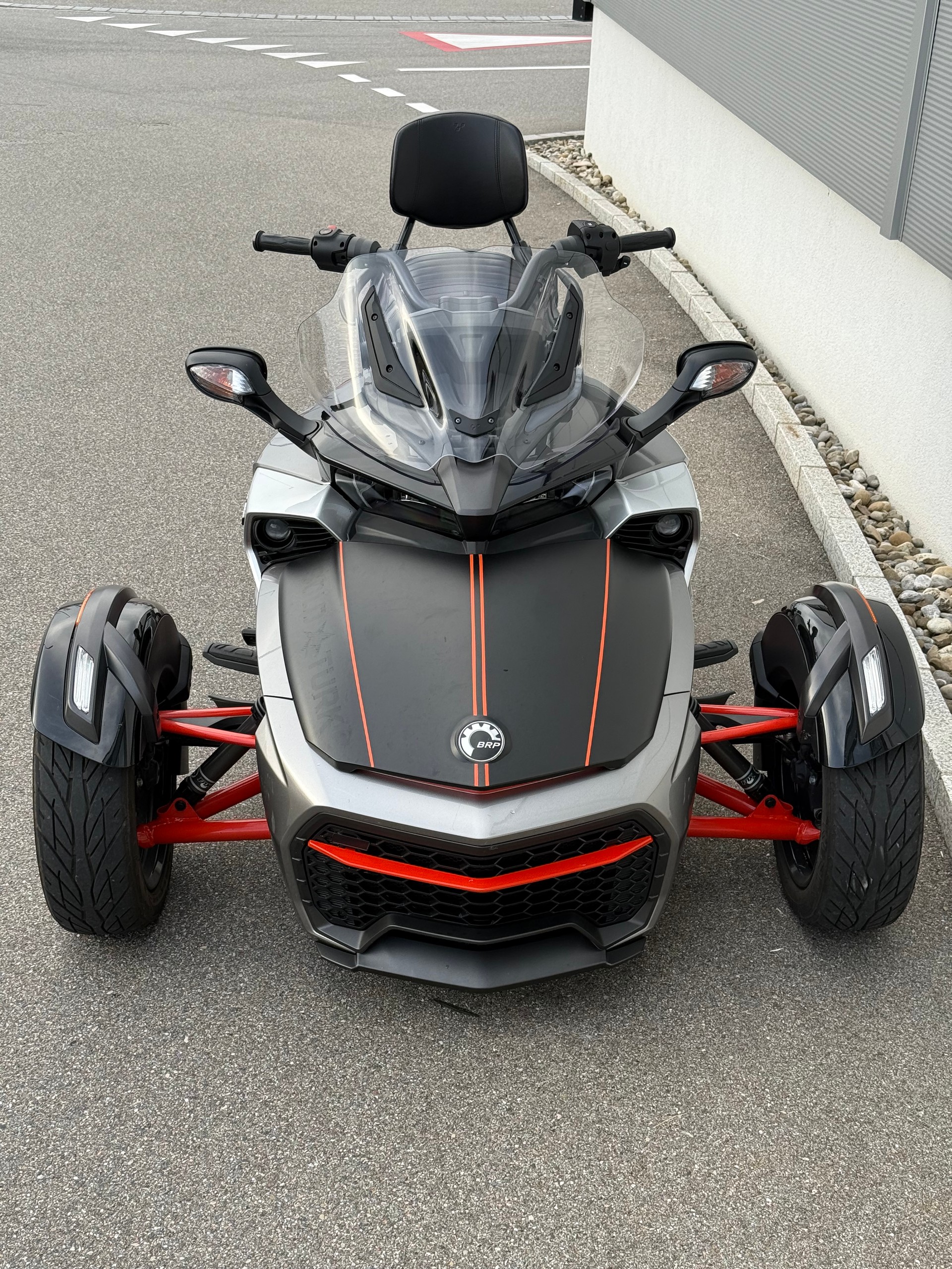 CAN-AM Spyder F3-S SM6-showroom-element-2