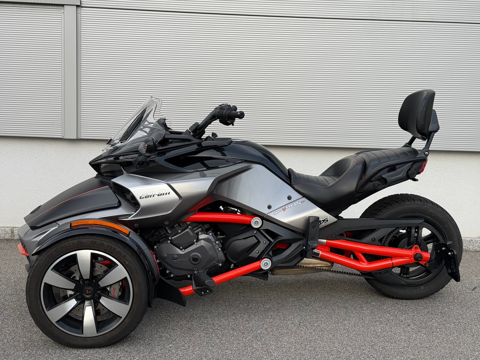 CAN-AM Spyder F3-S SM6-image-4