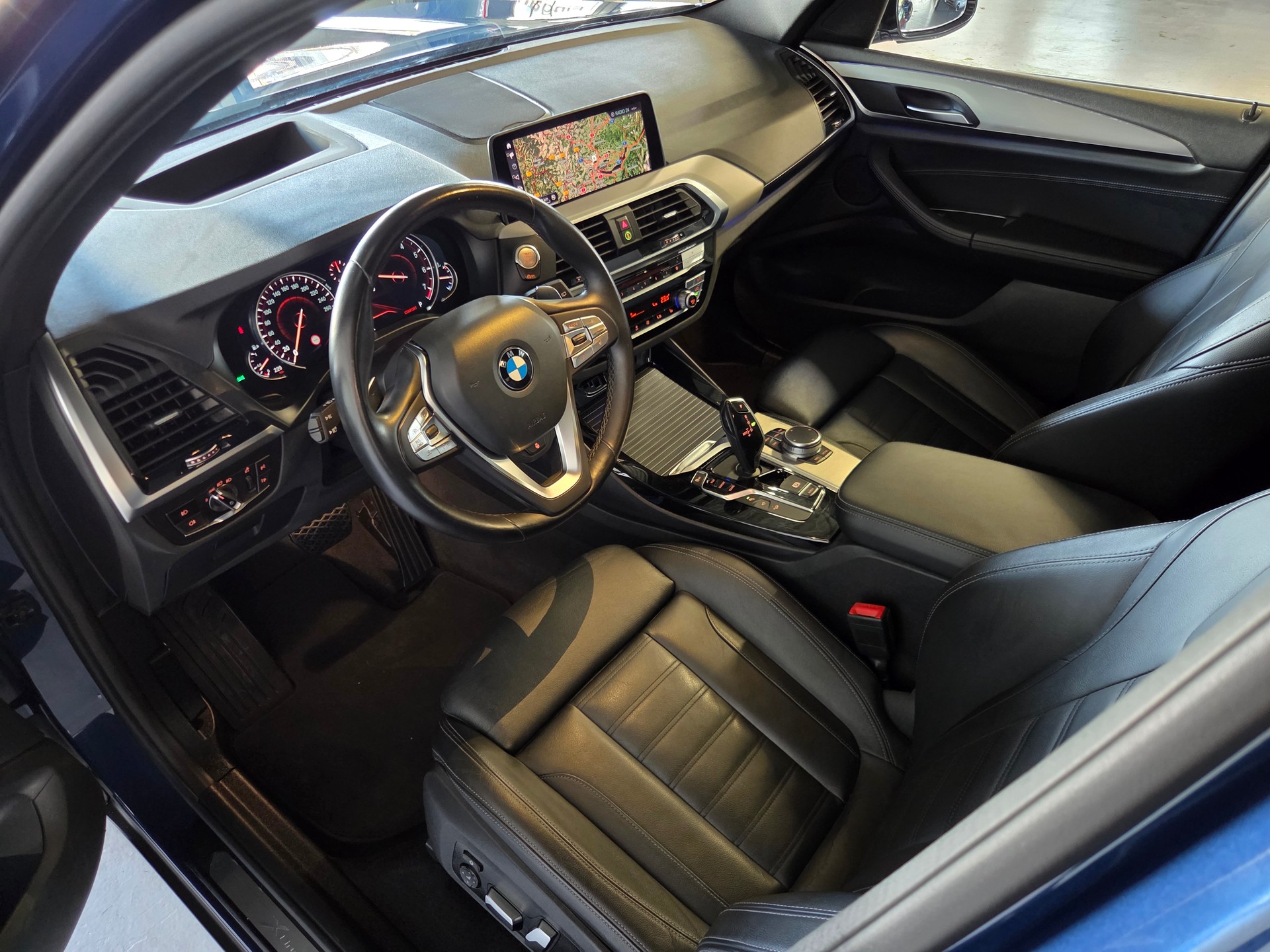 BMW X3 30i xDrive SAG-showroom-element-3