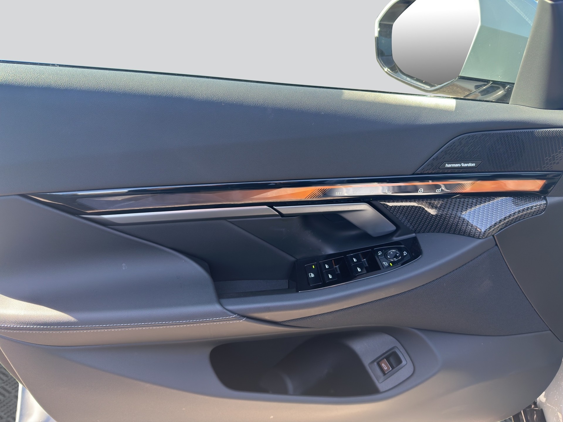 BMW 520i sDrive 48V Touring M Sport Steptronic-image-8