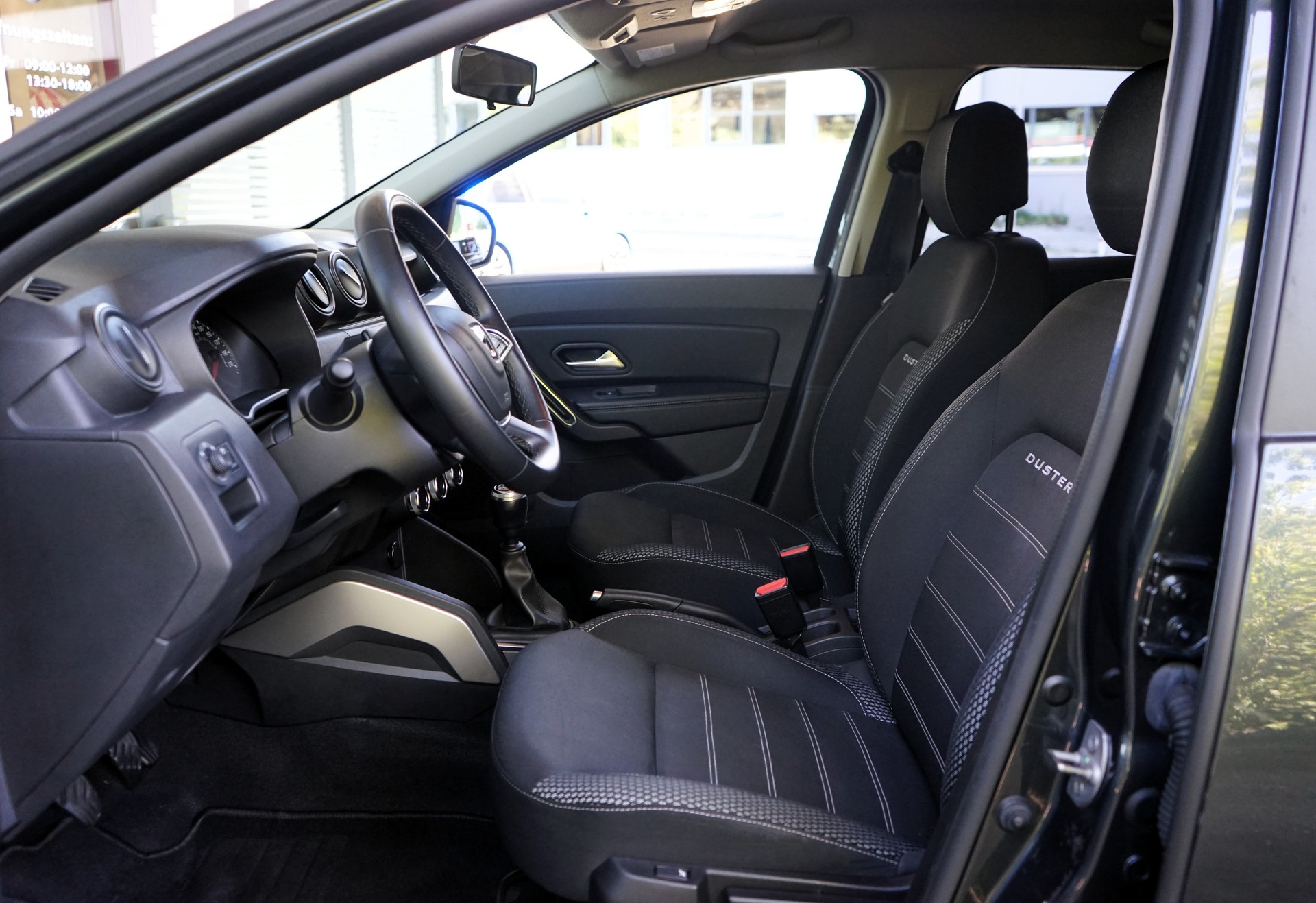DACIA Duster SCe 115 Prestige 4x4-image-4
