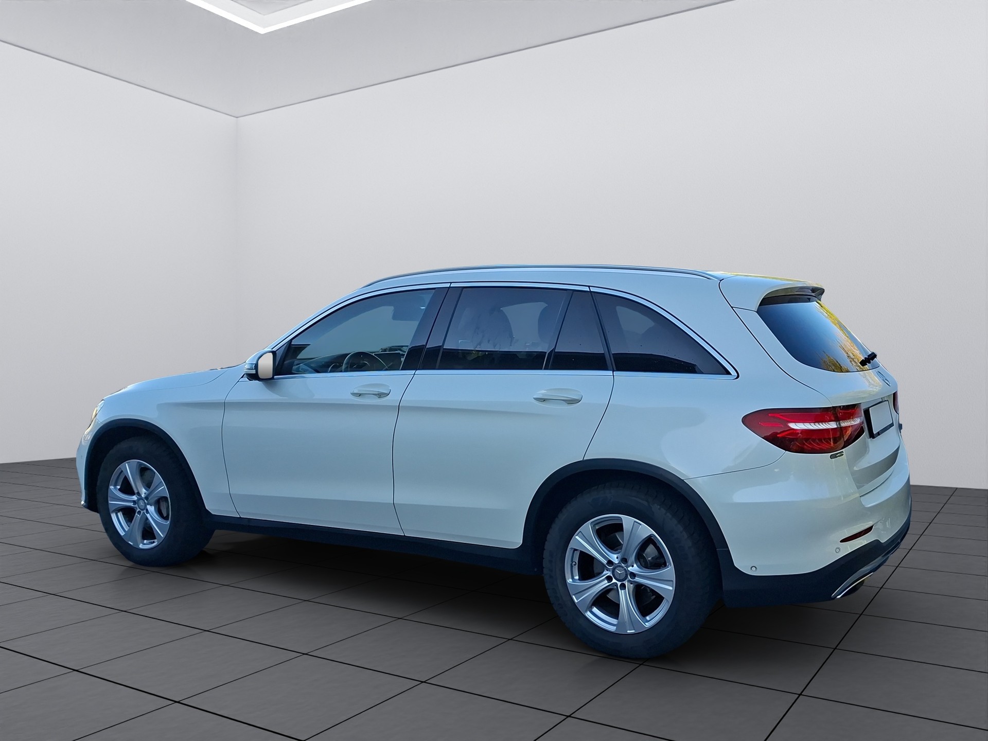 MERCEDES-BENZ GLC 250 Exclusive 4Matic 9G-Tronic-showroom-element-3