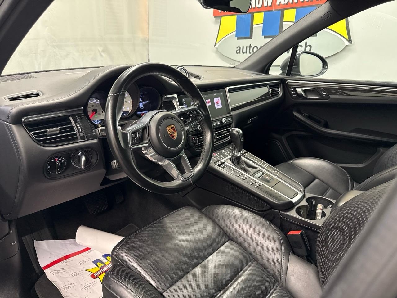 PORSCHE Macan S PDK-showroom-element-2