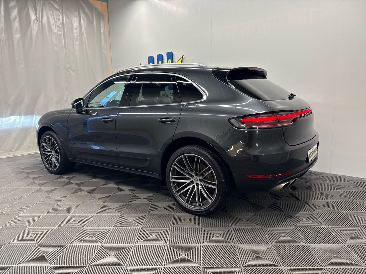 PORSCHE Macan S PDK-showroom-element-1