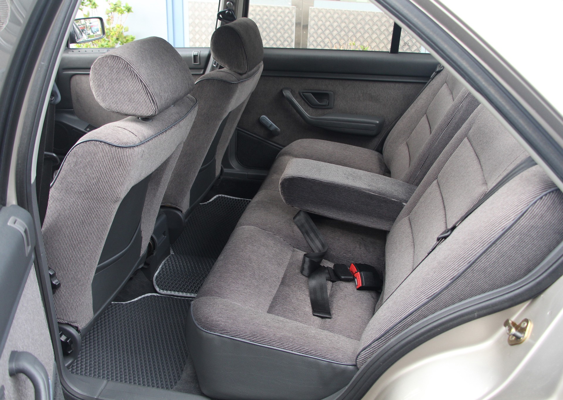 PEUGEOT 405 1.9 SRI-image-8
