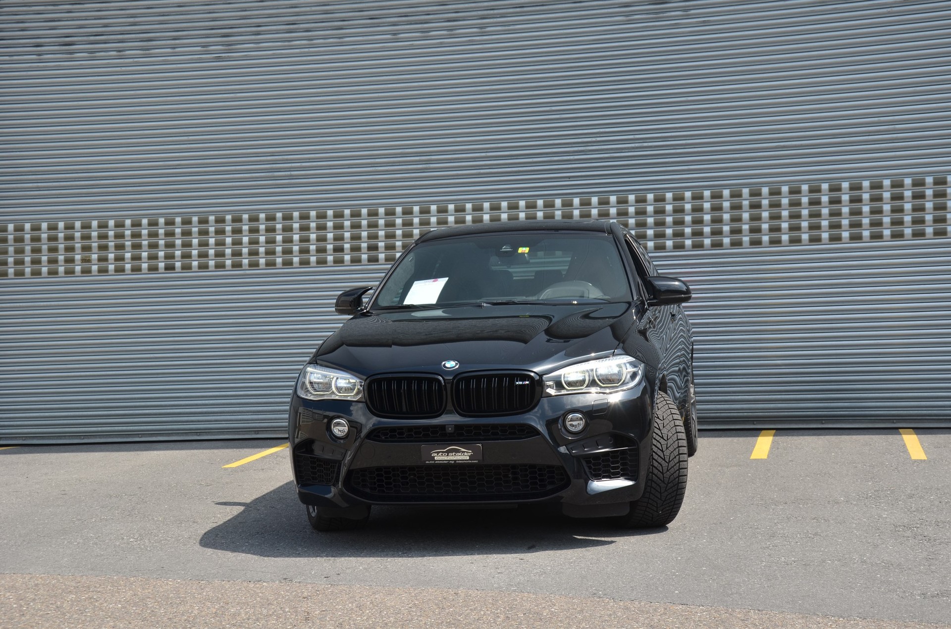 BMW X6M Steptronic-showroom-element-3