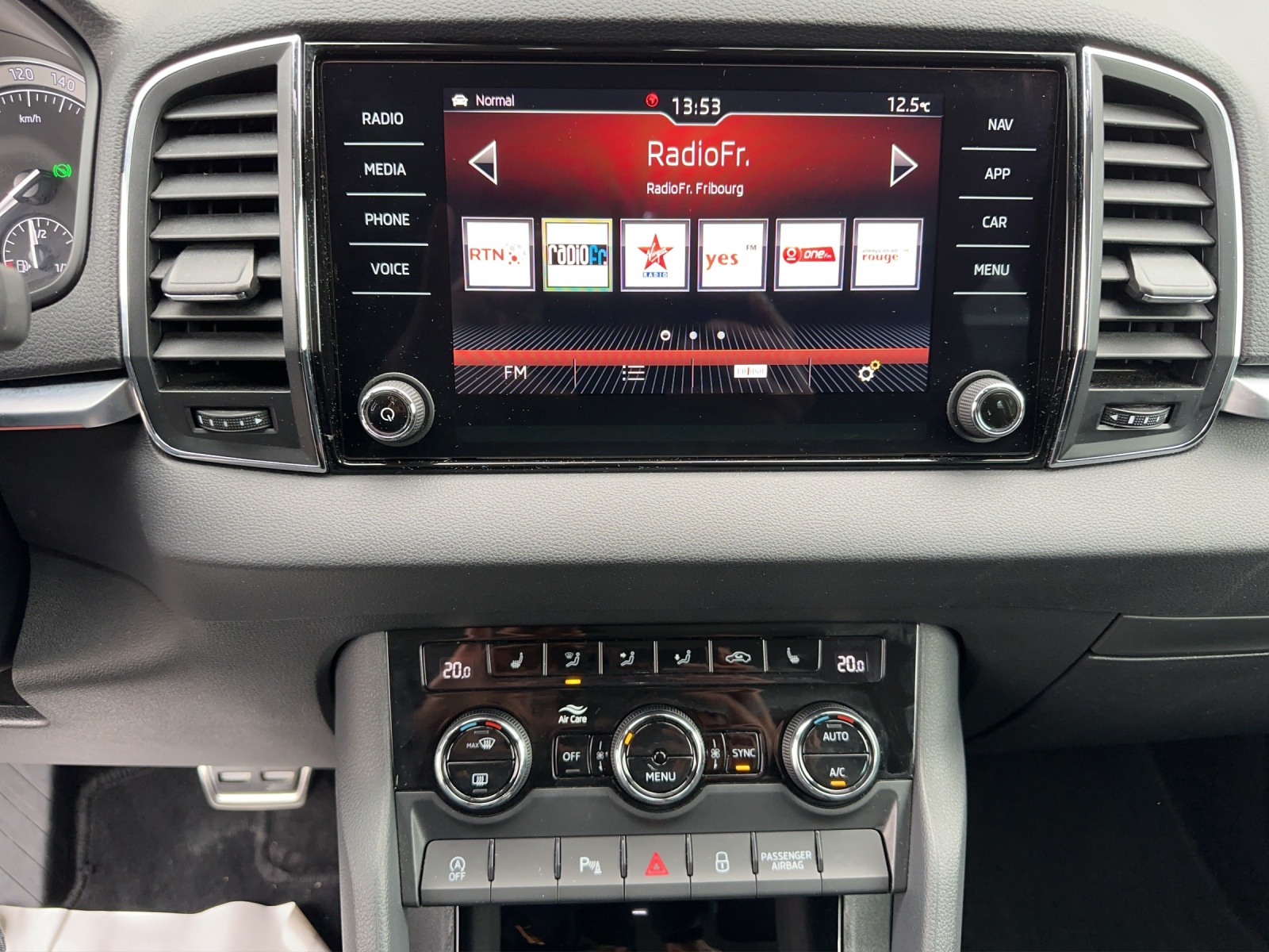 SKODA Karoq 1.5 TSI ACT Ambition DSG-image-14