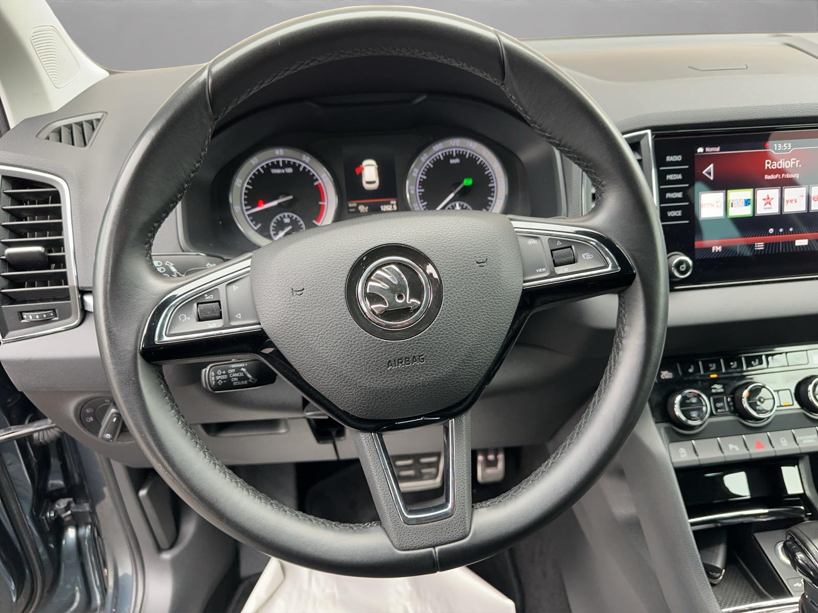 SKODA Karoq 1.5 TSI ACT Ambition DSG-image-9