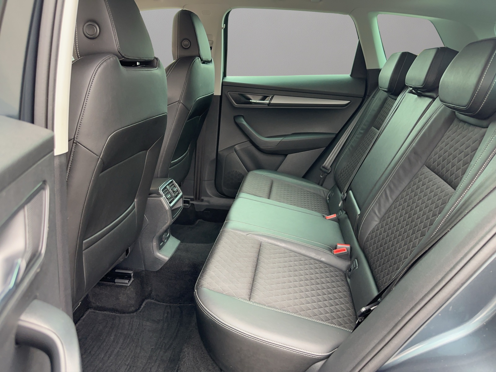 SKODA Karoq 1.5 TSI ACT Ambition DSG-image-12