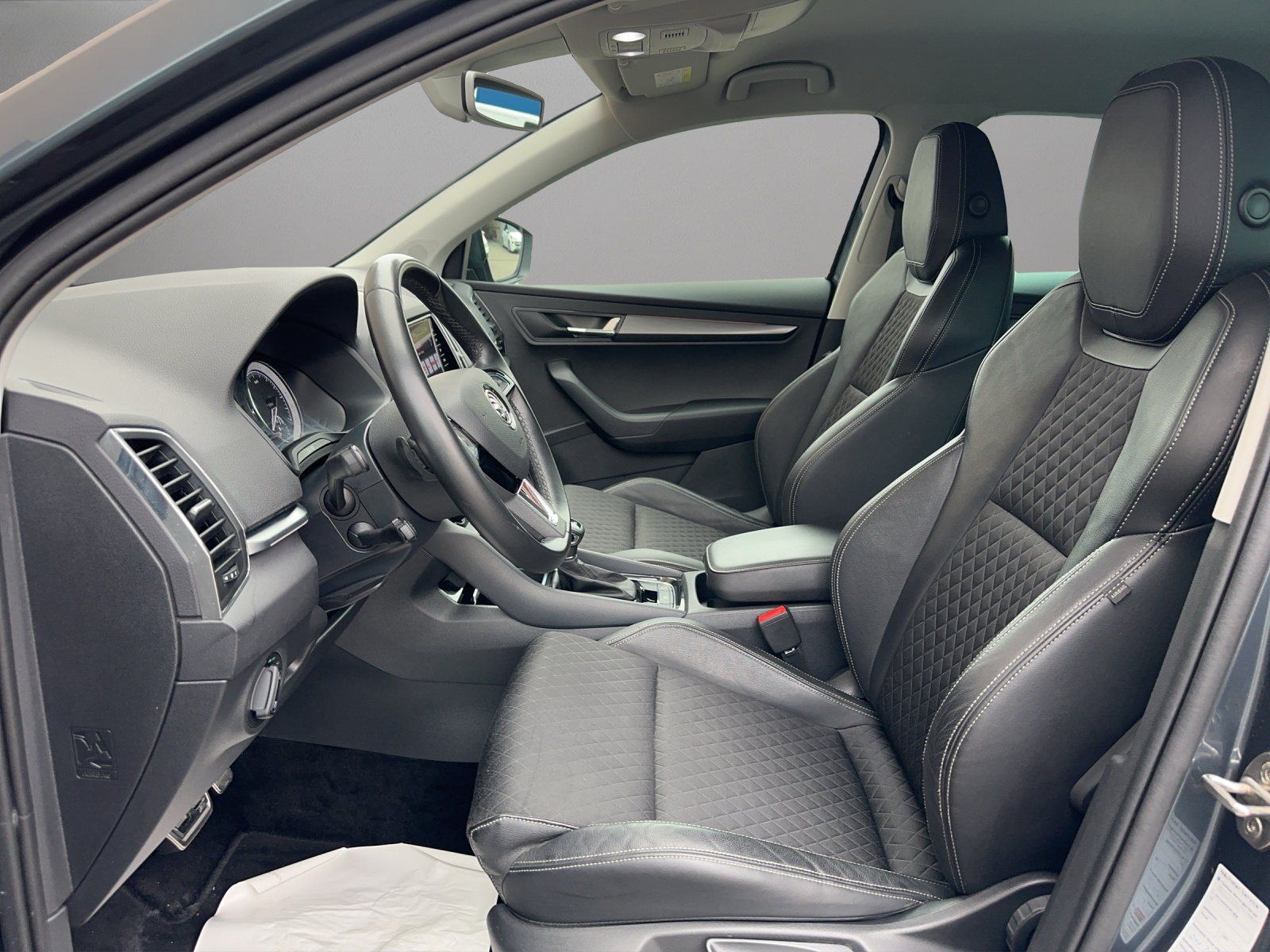 SKODA Karoq 1.5 TSI ACT Ambition DSG-image-8