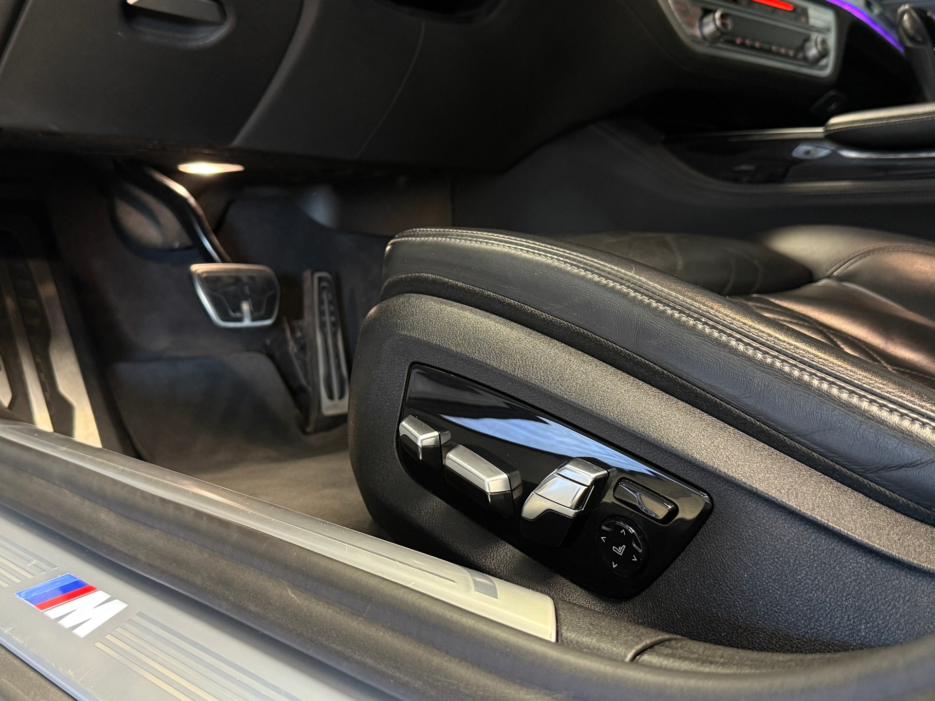BMW 730d xDrive M SPORT Steptronic-image-11