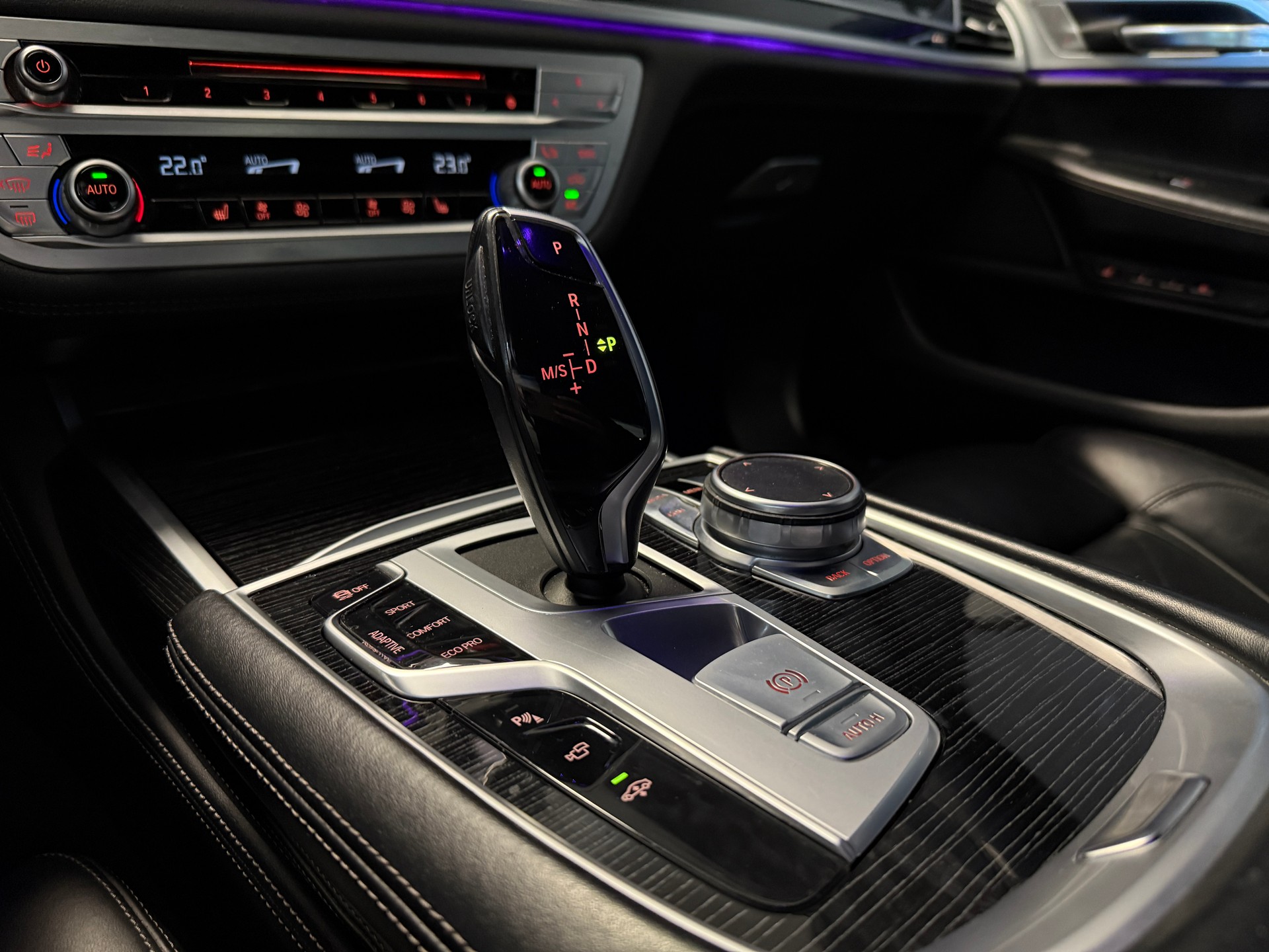 BMW 730d xDrive M SPORT Steptronic-image-8
