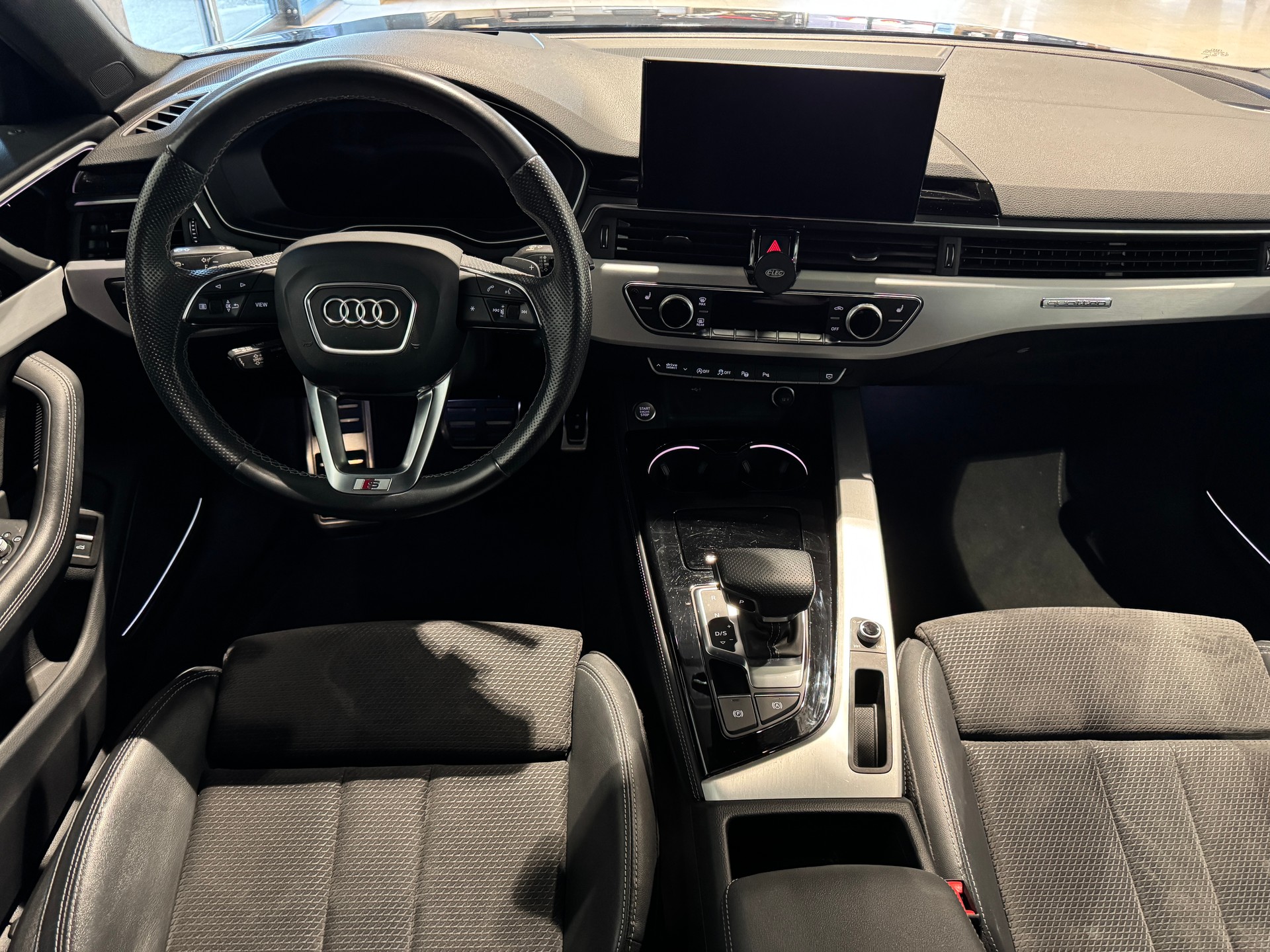 AUDI A4 Avant 40 TDI S line Attraction quattro S-tronic-image-8