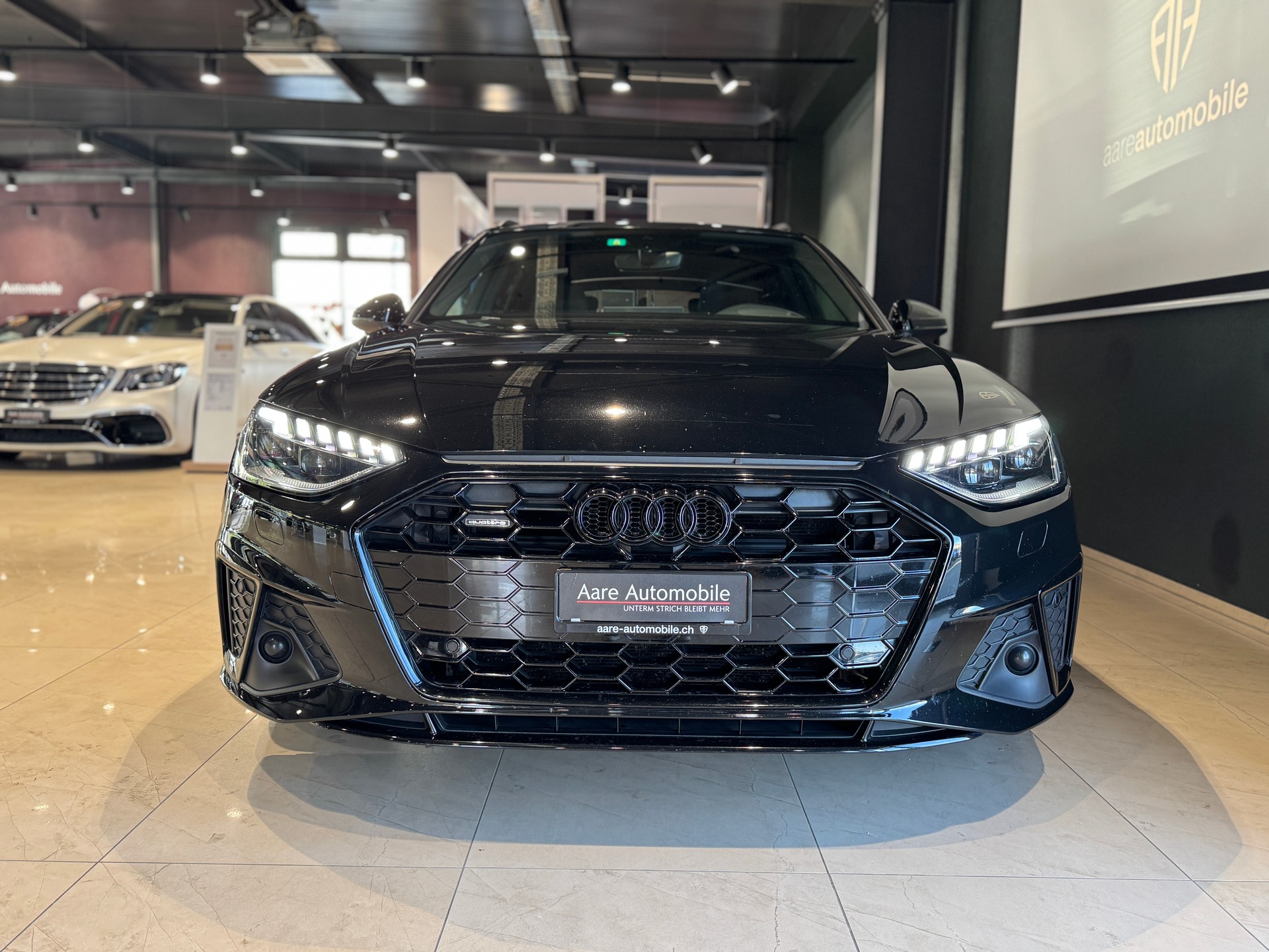 AUDI A4 Avant 40 TDI S line Attraction quattro S-tronic-showroom-element-1