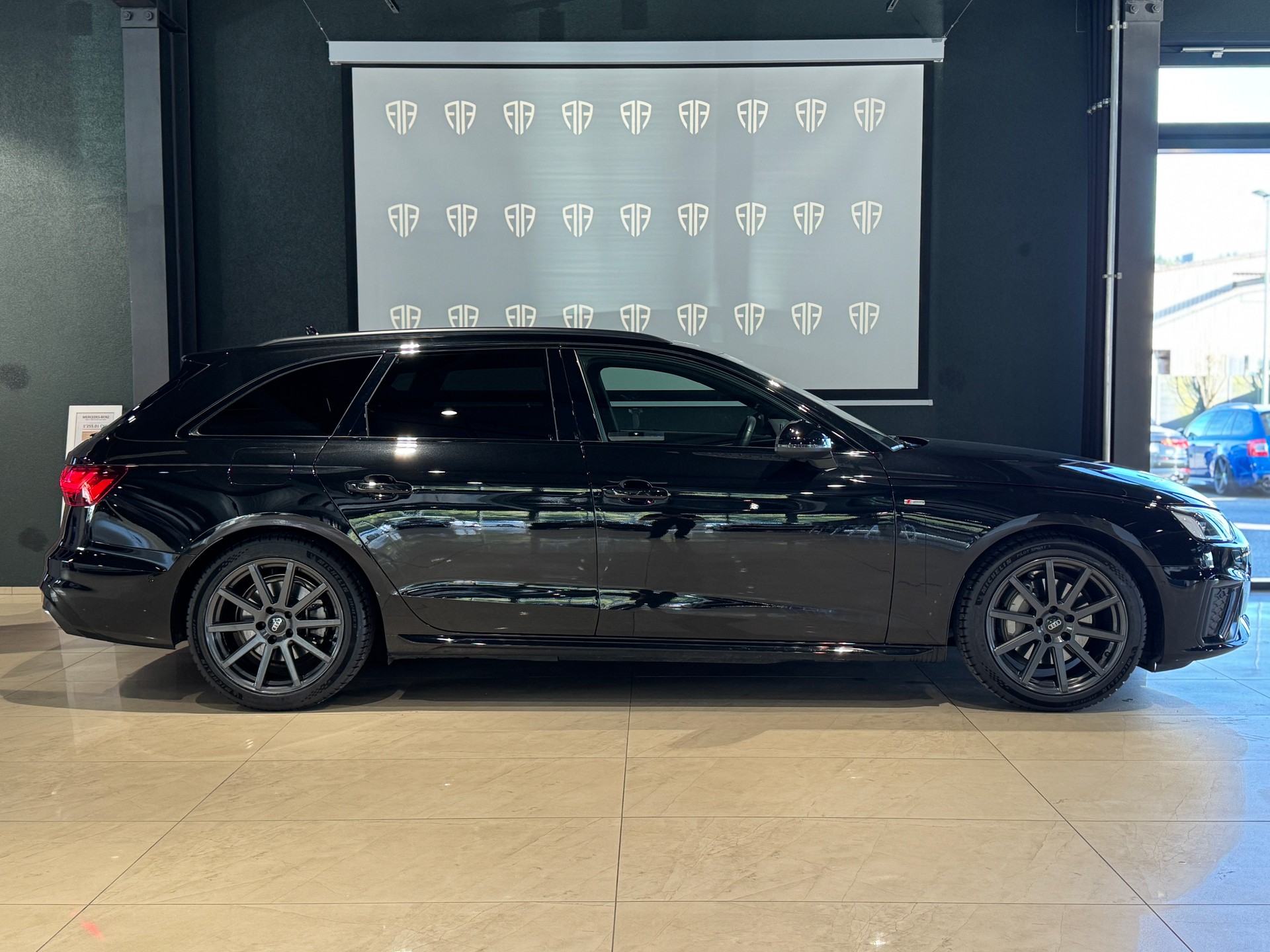 AUDI A4 Avant 40 TDI S line Attraction quattro S-tronic-image-4
