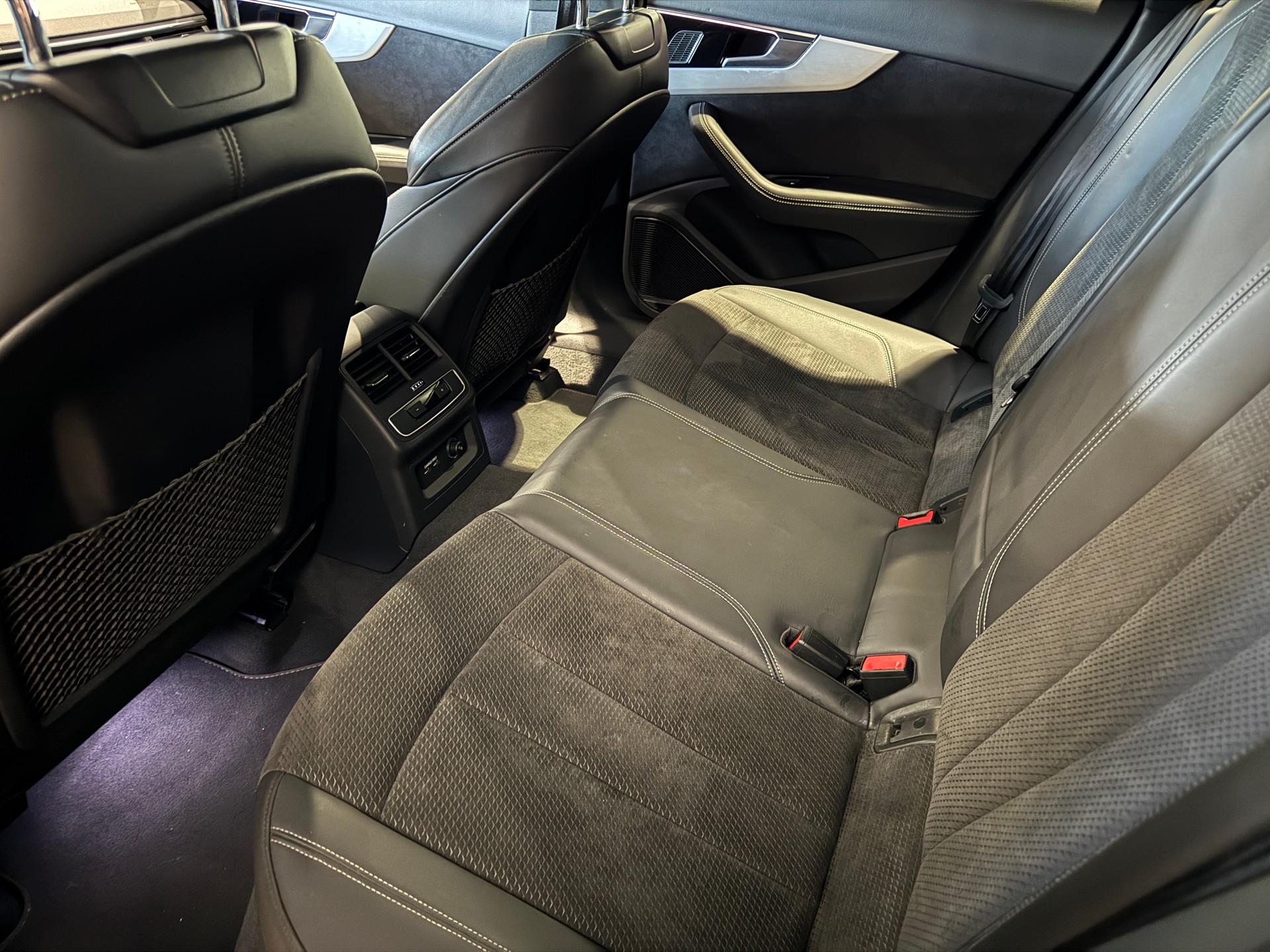 AUDI A4 Avant 40 TDI S line Attraction quattro S-tronic-image-17