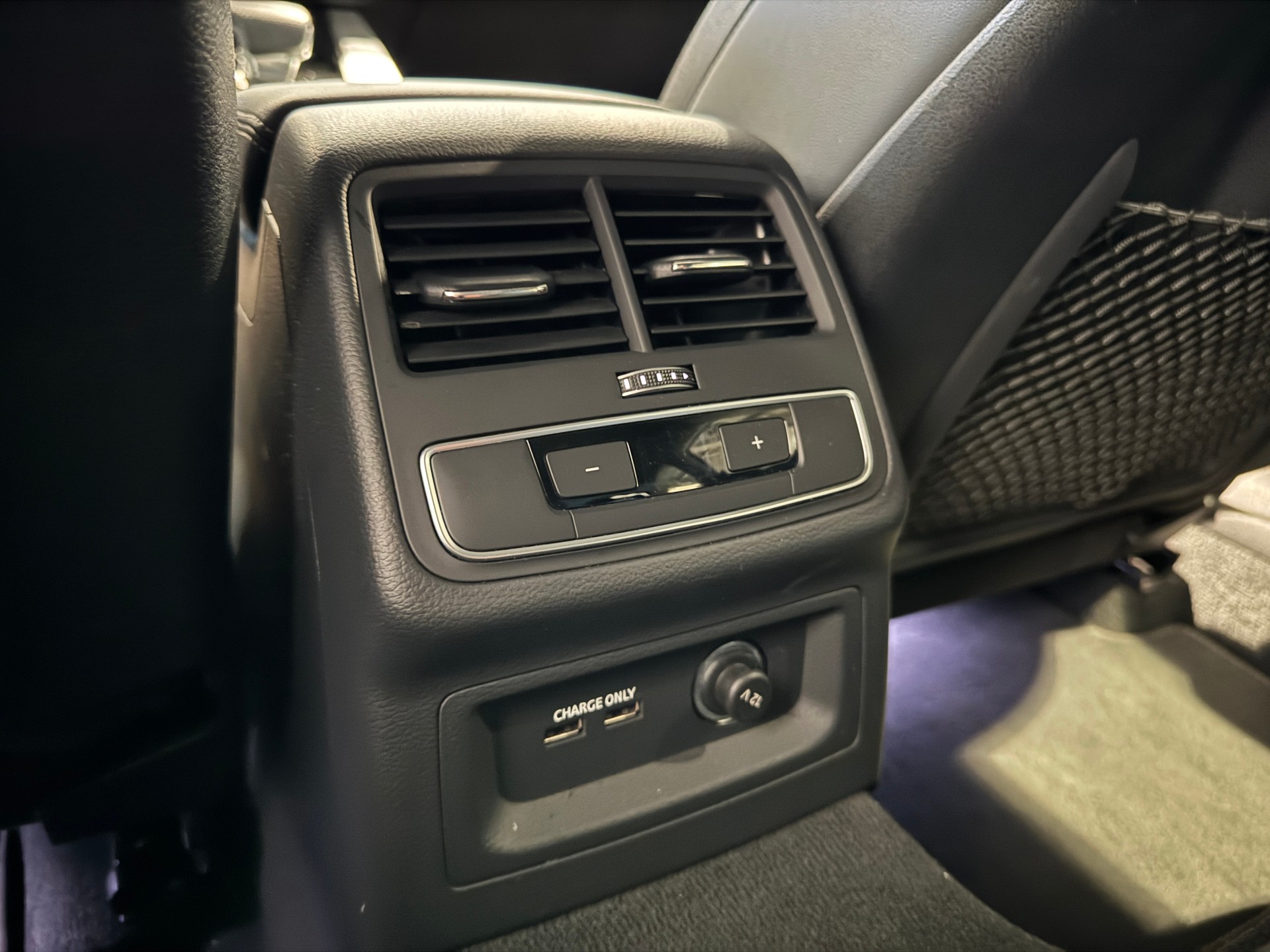 AUDI A4 Avant 40 TDI S line Attraction quattro S-tronic-image-15