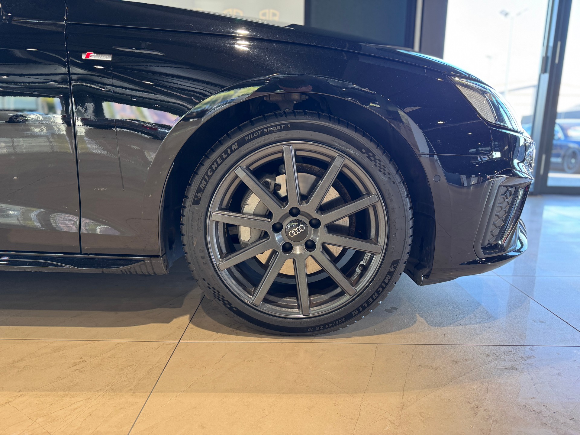 AUDI A4 Avant 40 TDI S line Attraction quattro S-tronic-showroom-element-3