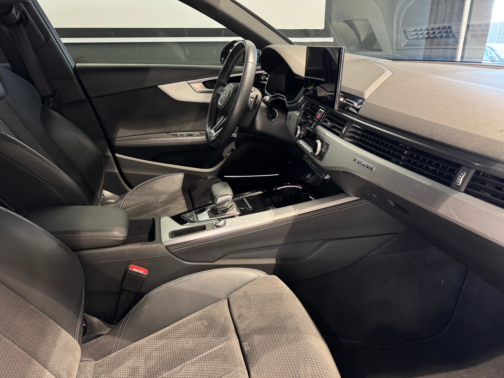 AUDI A4 Avant 40 TDI S line Attraction quattro S-tronic-image-11