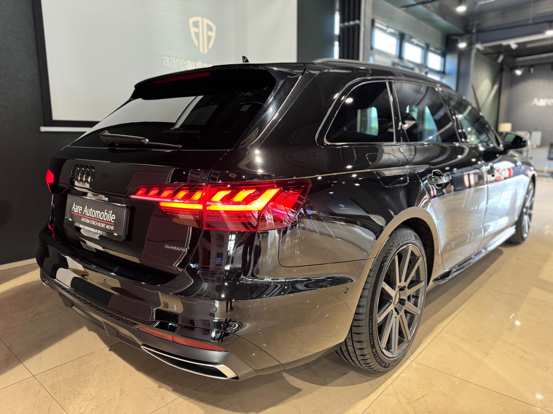 AUDI A4 Avant 40 TDI S line Attraction quattro S-tronic-image-5