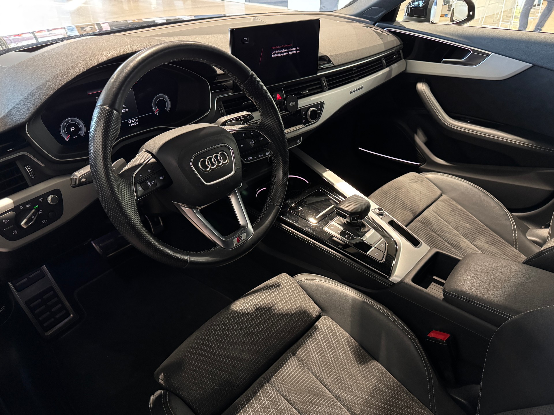 AUDI A4 Avant 40 TDI S line Attraction quattro S-tronic-image-7