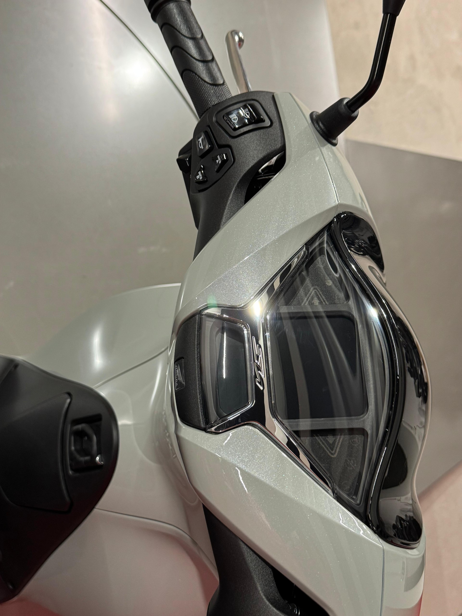HONDA SH 125 *Neufahrzeug* *Falcon Grey*-image-8