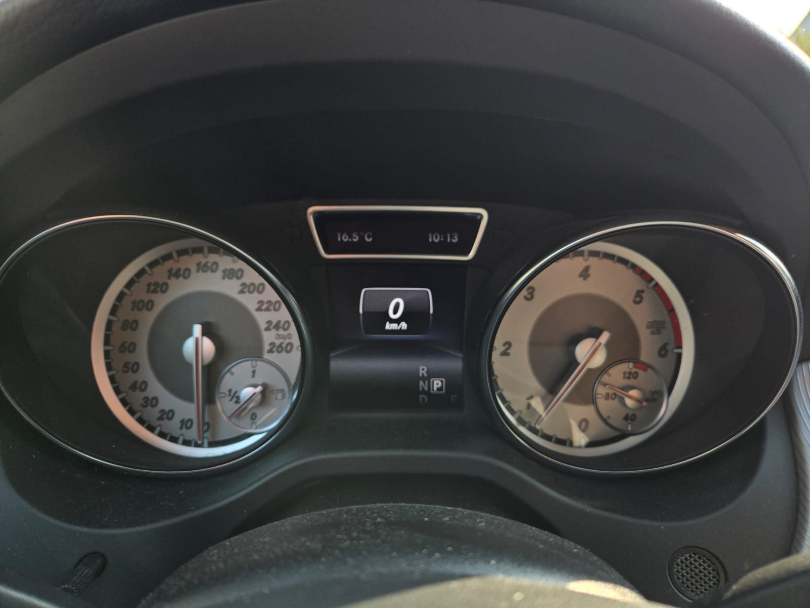 MERCEDES-BENZ CLA 200-image-8