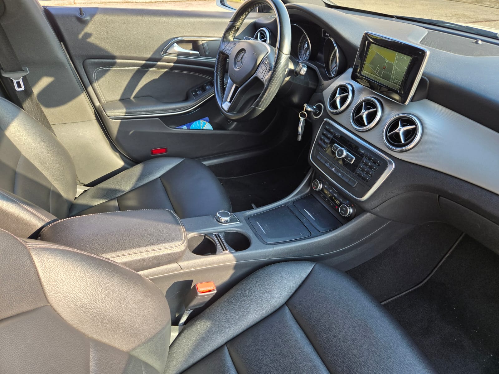 MERCEDES-BENZ CLA 200-image-5